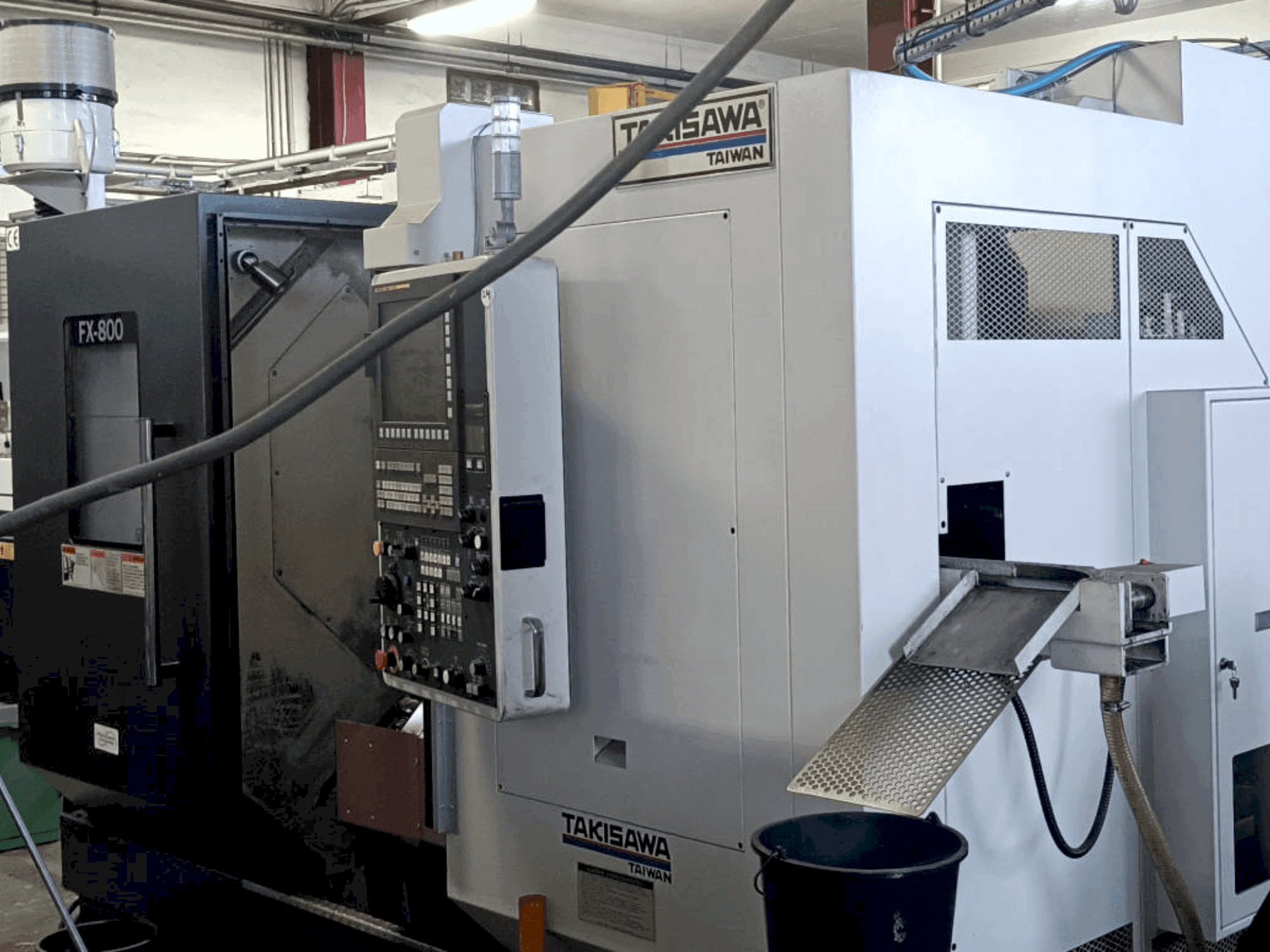 Čelní pohled  na Takisawa FX800  stroj