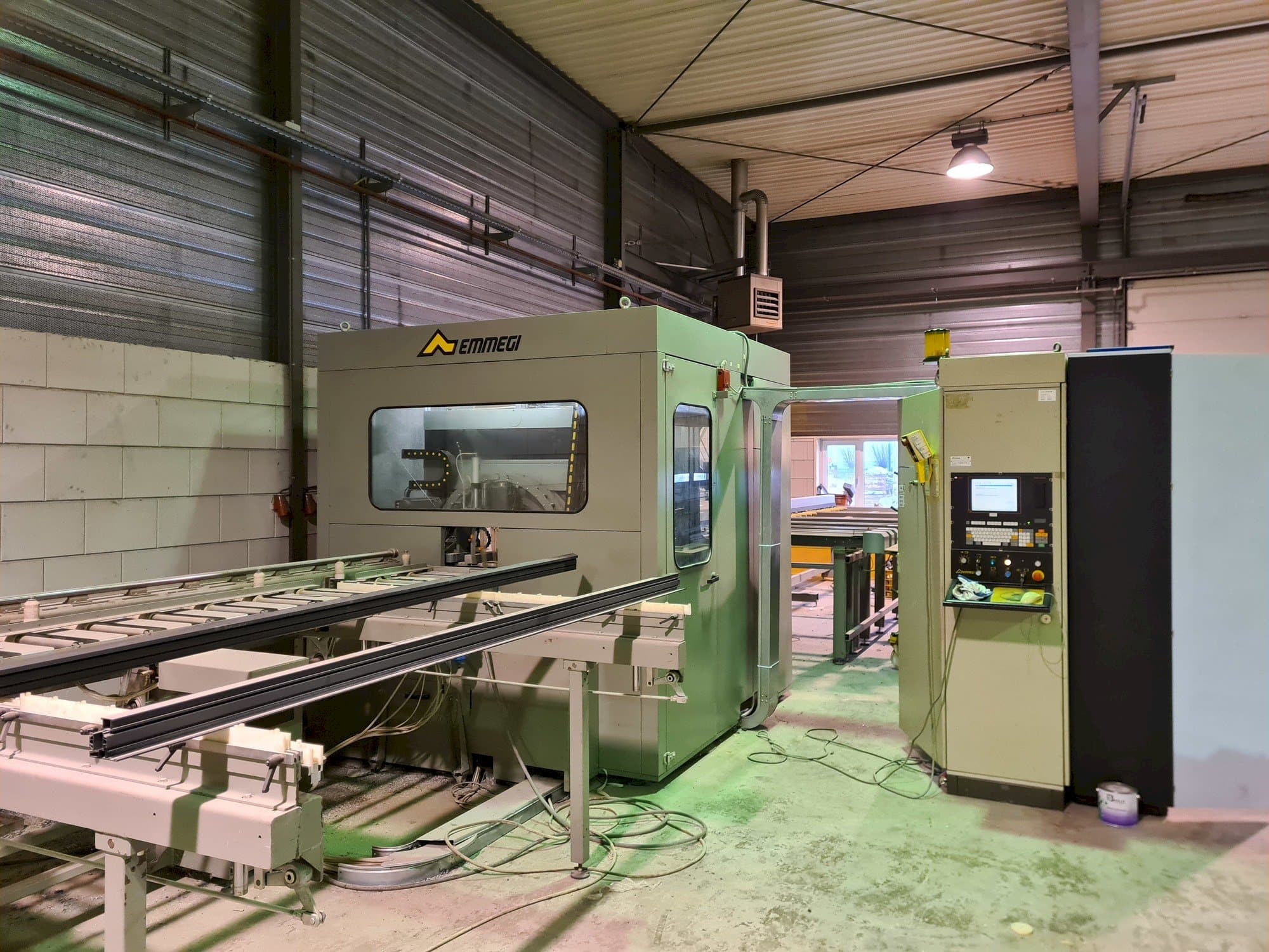 Čelní pohled  na Emmegi Quadra  stroj