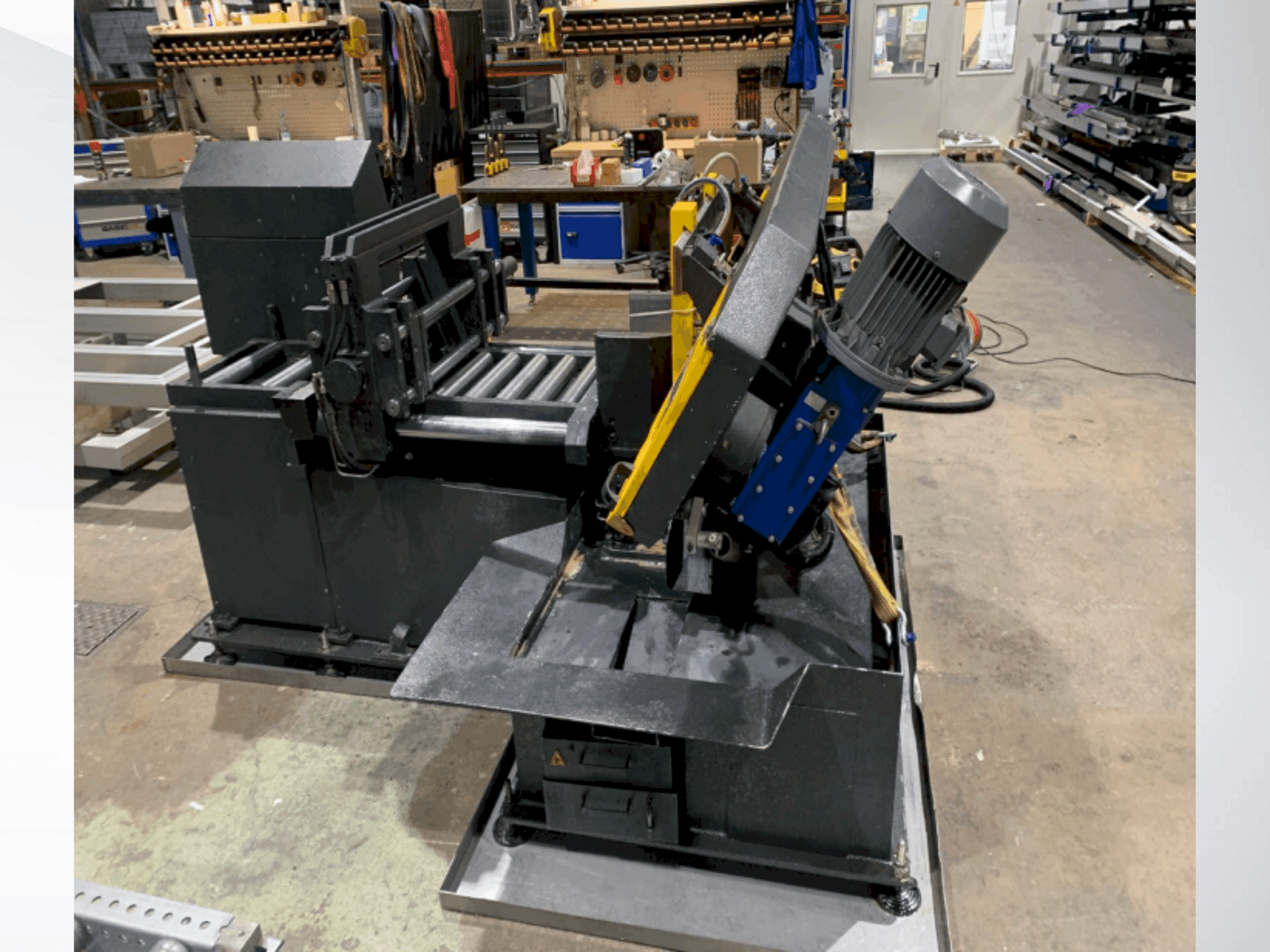 Čelní pohled  na BEKA-MAK BMSO 320 GH  stroj