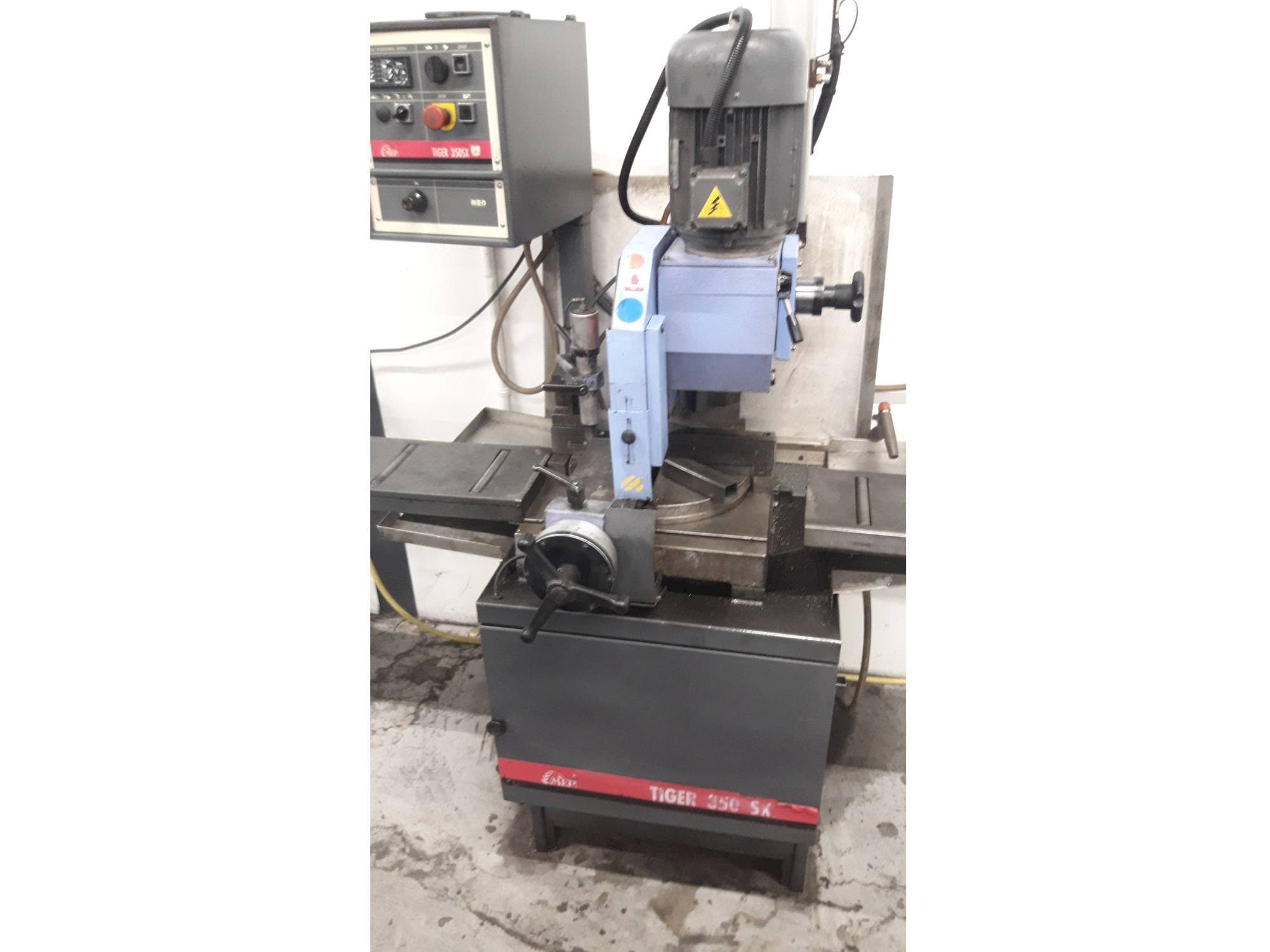 Čelní pohled  na MEP TIGER 350SX  stroj