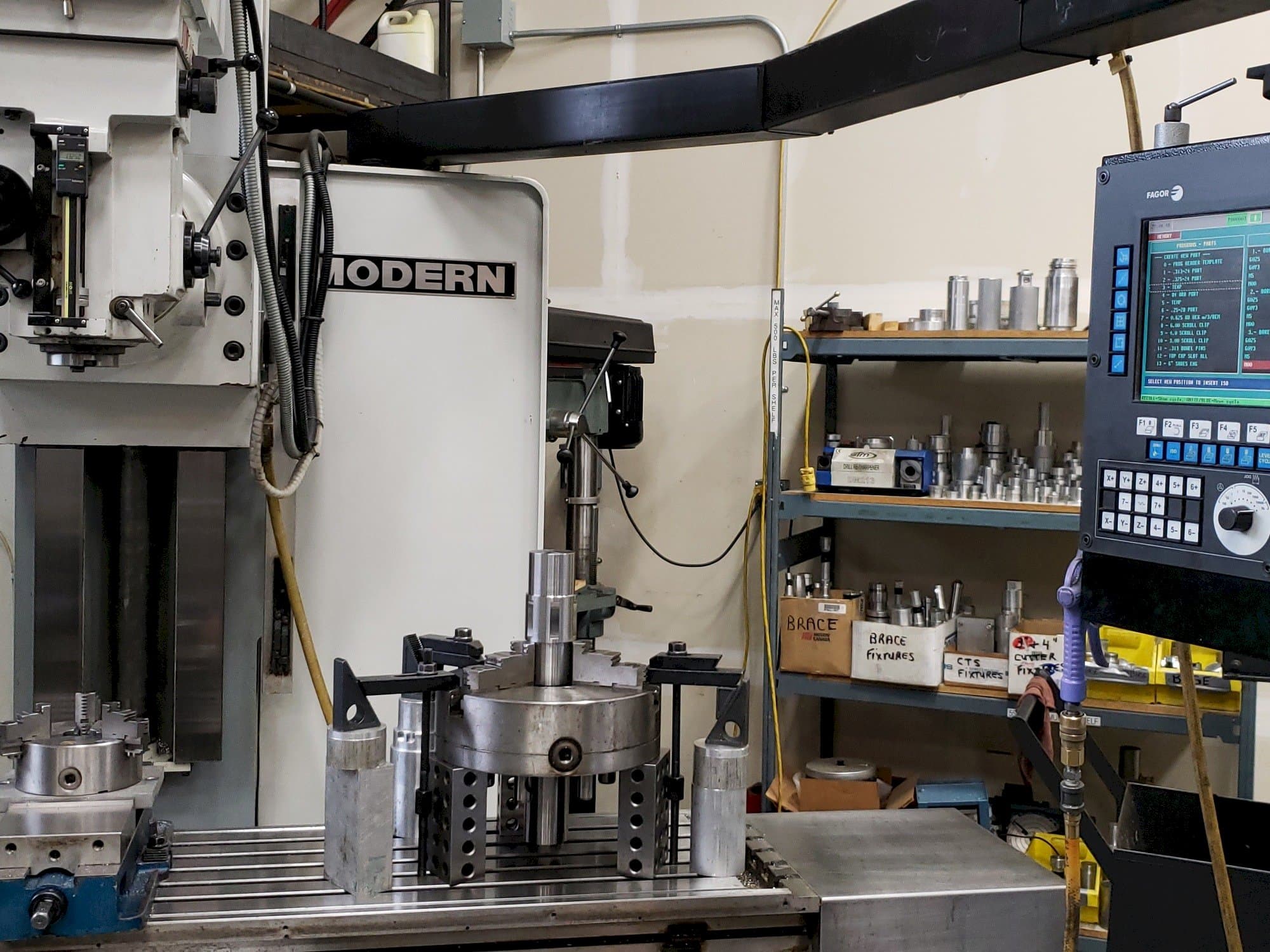 Čelní pohled  na Modern MB 20  stroj