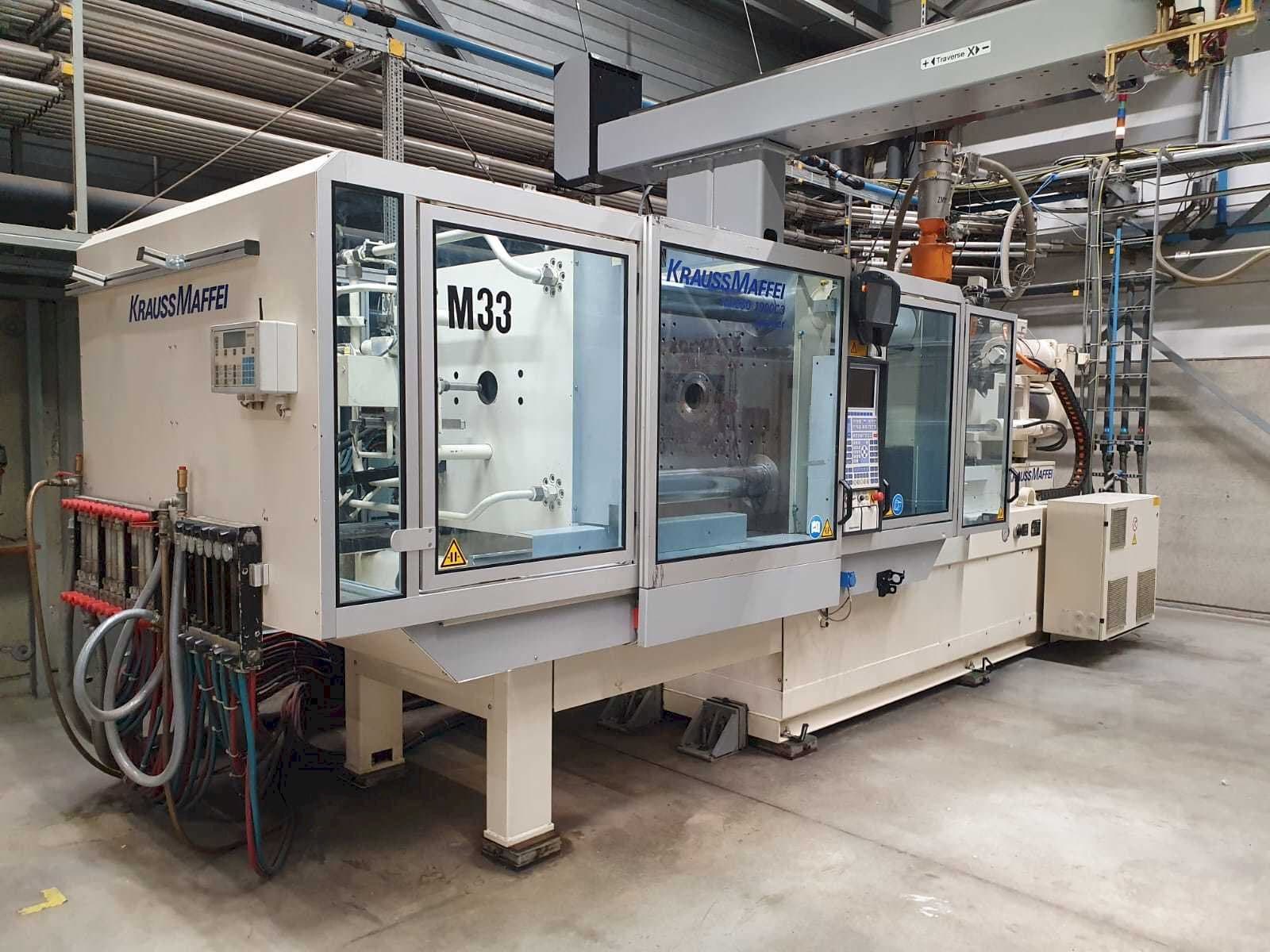 Čelní pohled  na Krauss Maffei 280-1900 C3  stroj