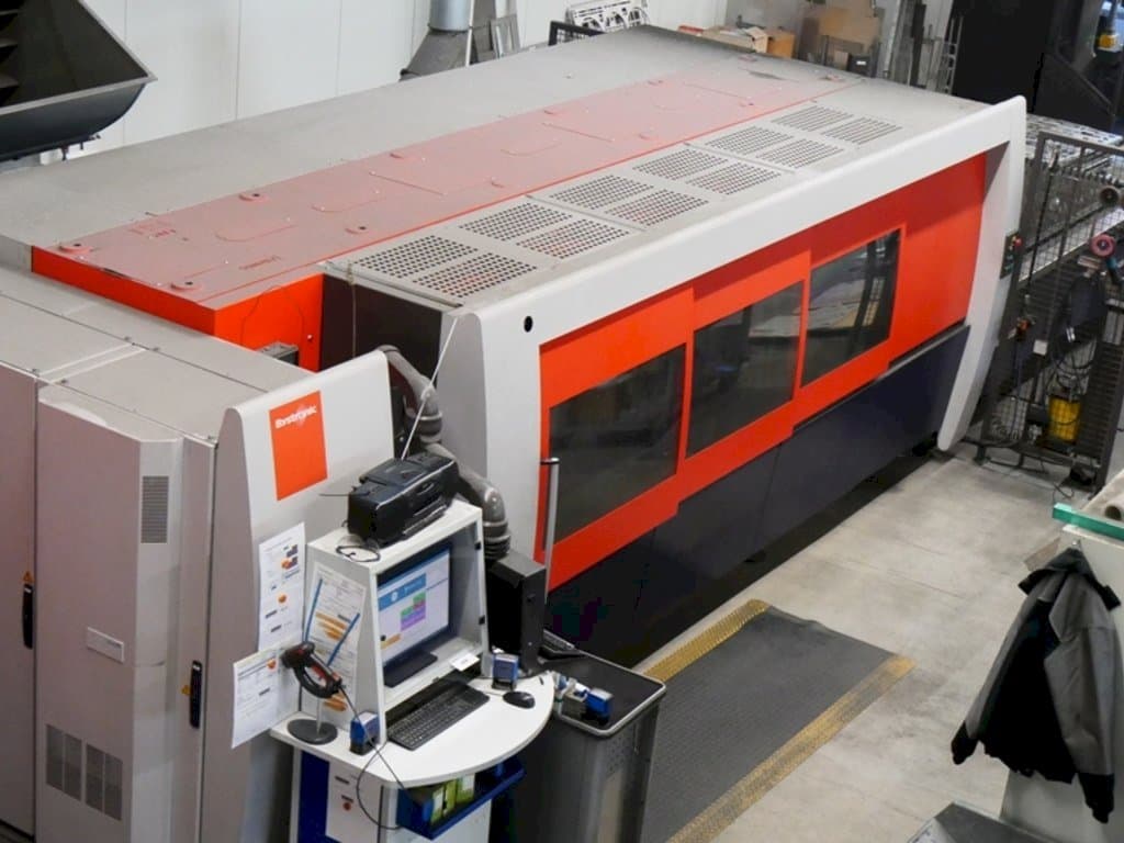 Levý boční pohled  na Bystronic BySpeed Pro  stroj