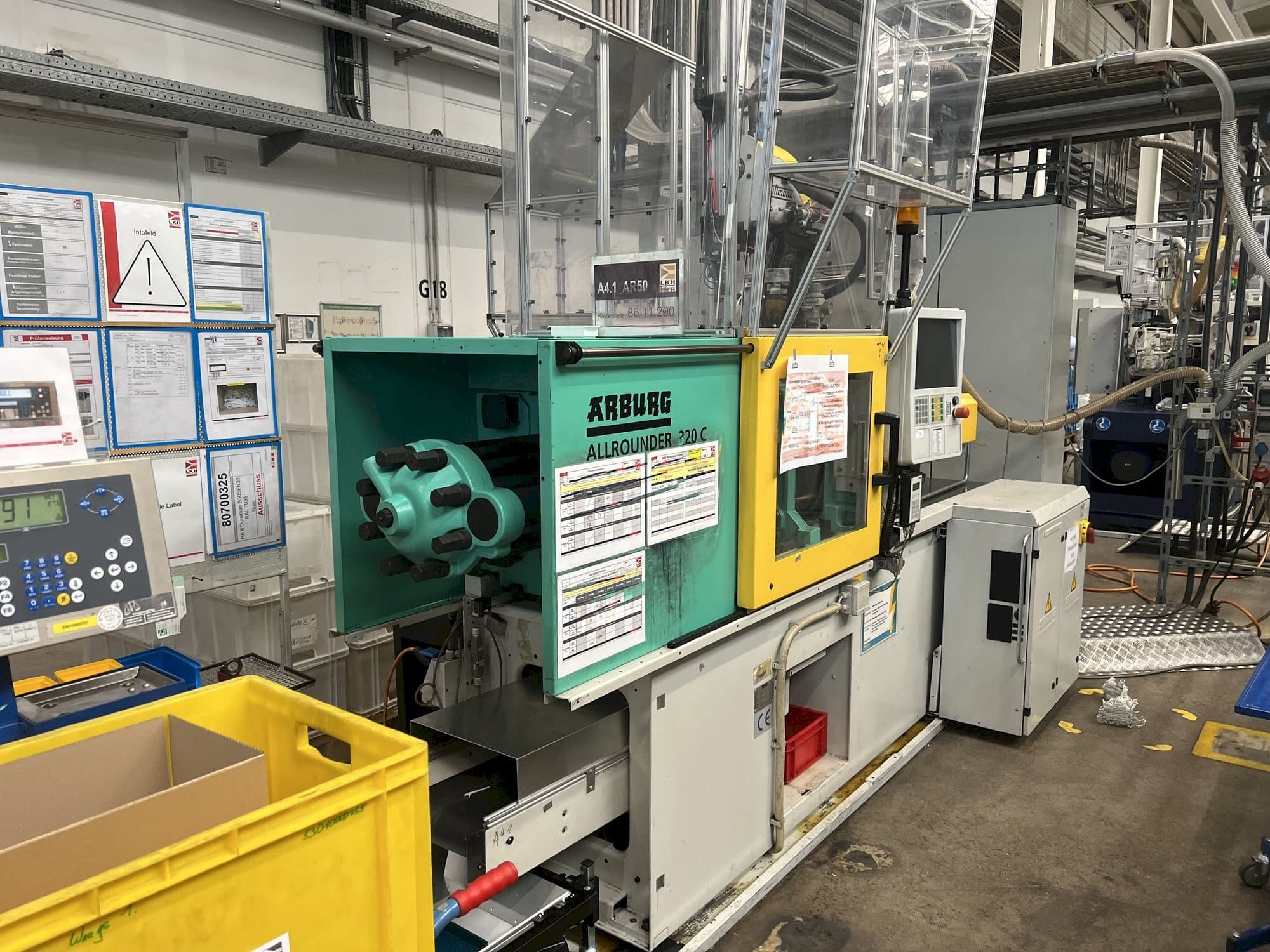 Levý boční pohled  na Arburg Allrounder 320C 500 - 170  stroj