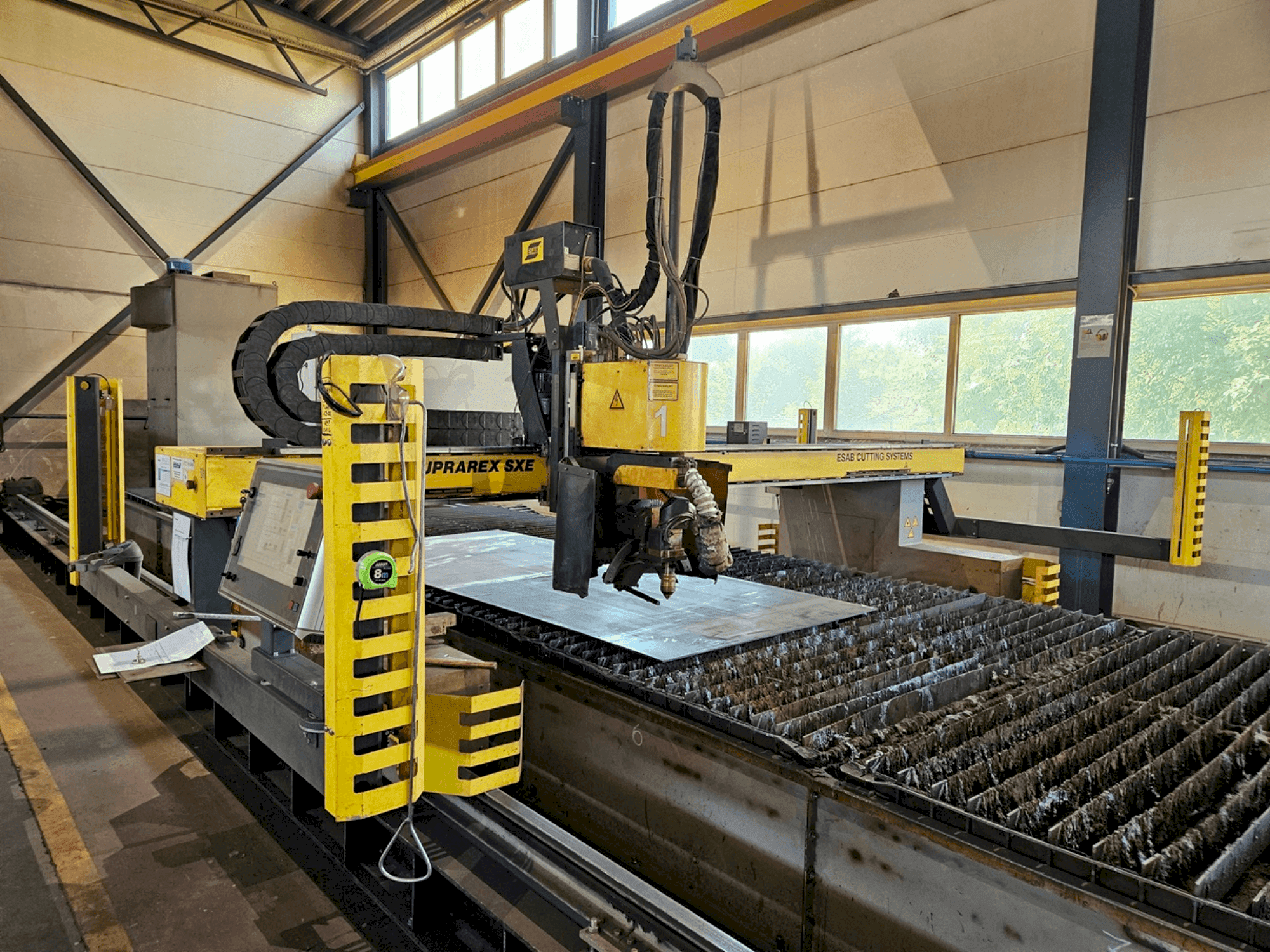 Čelní pohled  na ESAB Suprarex SXE HD 4000 230 V  stroj