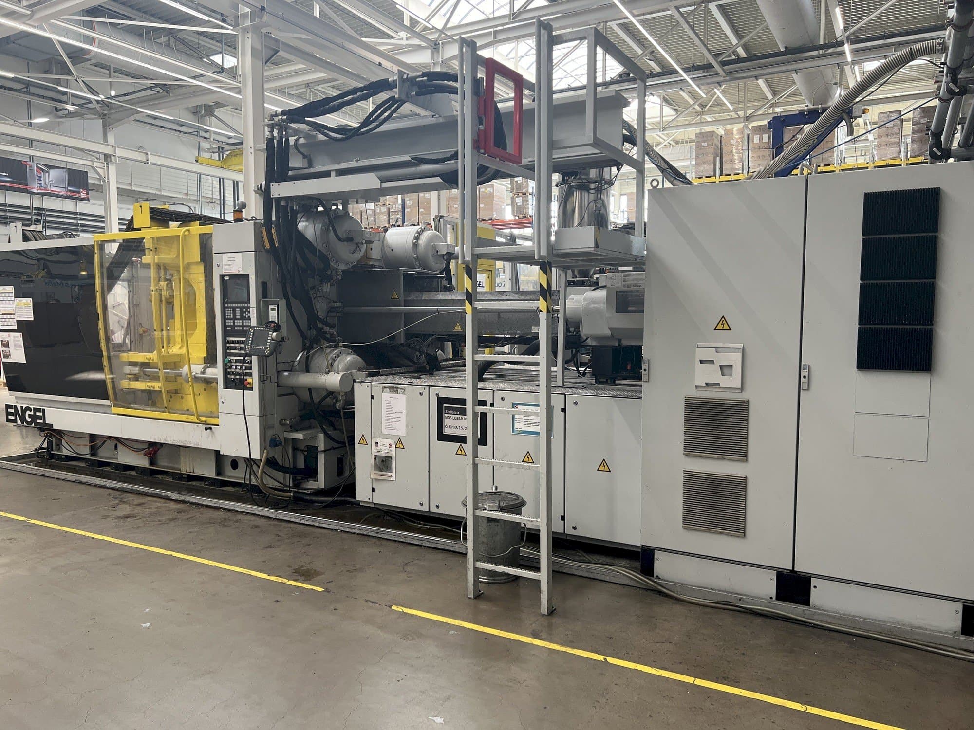 Čelní pohled  na Engel Duo 4550/650  stroj