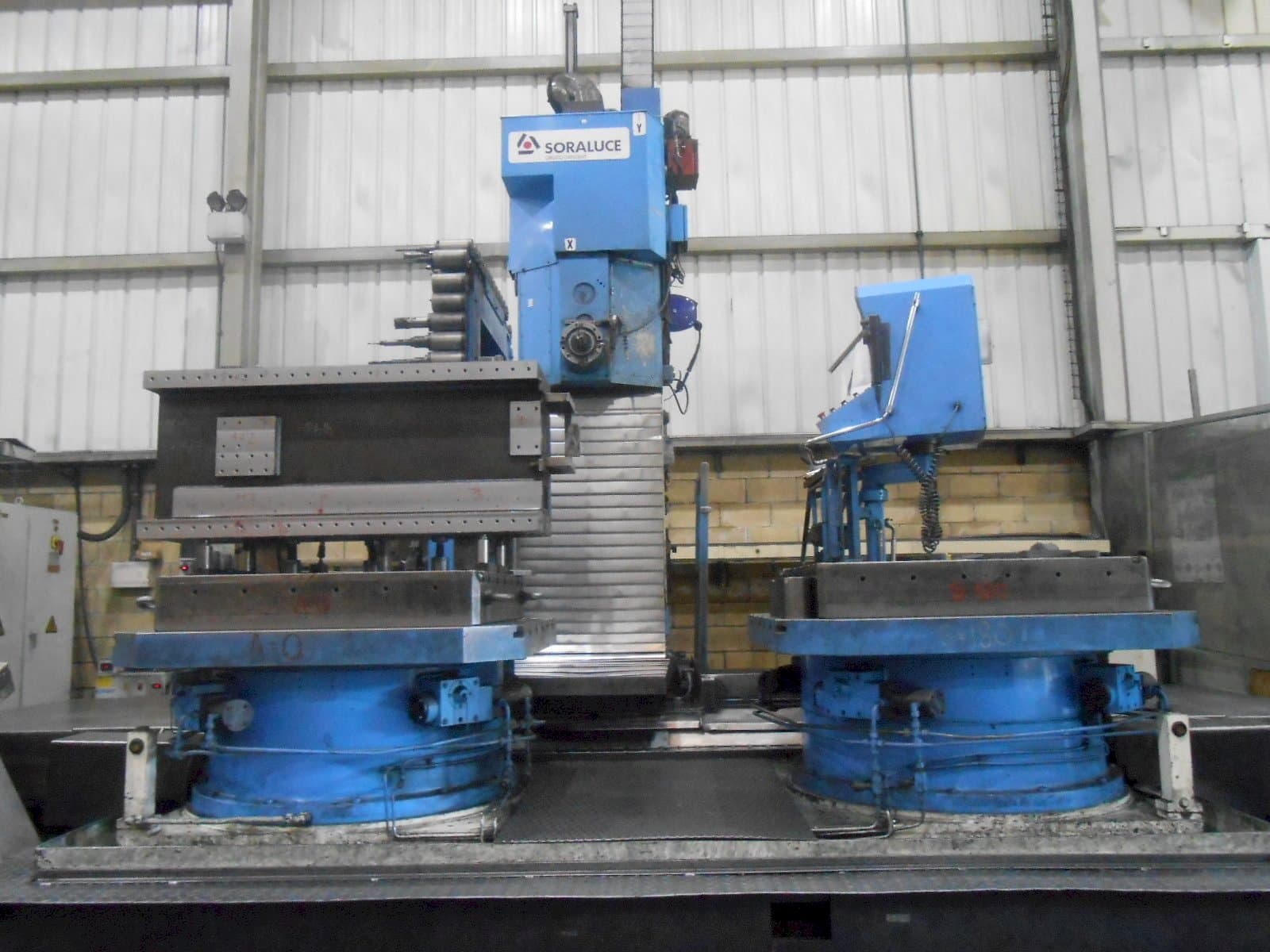 Čelní pohled  na Soraluce CMH-100  stroj