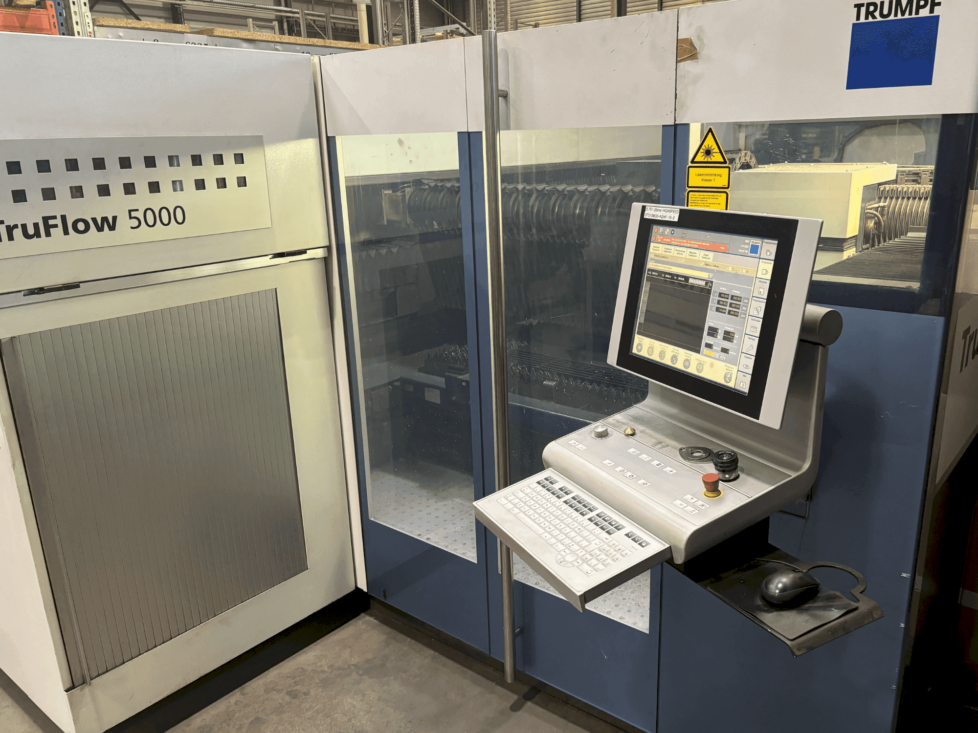 Čelní pohled  na TRUMPF TruLaser 3030  stroj