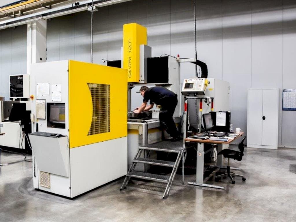 Čelní pohled  na OPS-INGERSOLL Gantry 1200  stroj