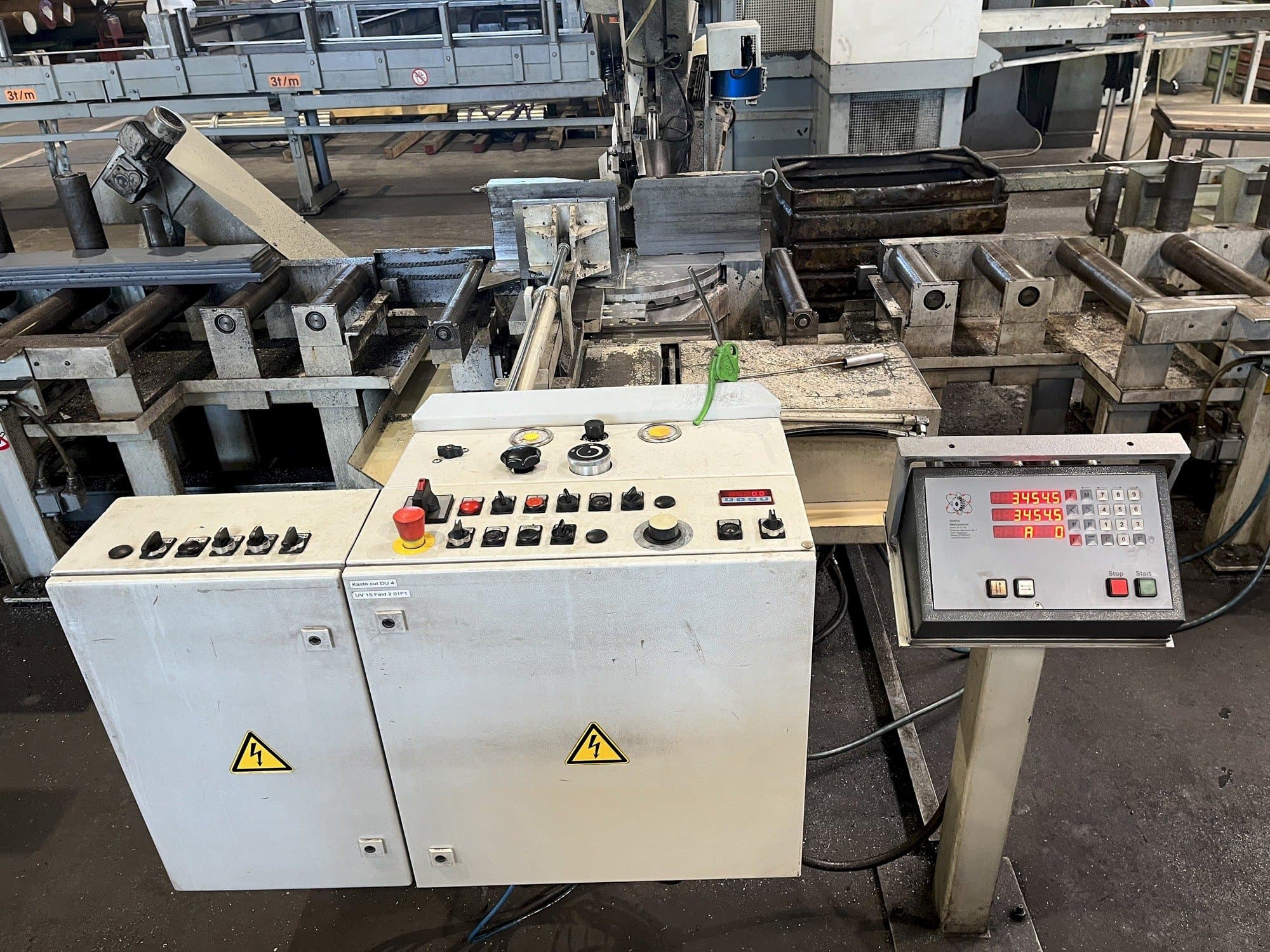 Čelní pohled  na KASTO cut DU 4  stroj