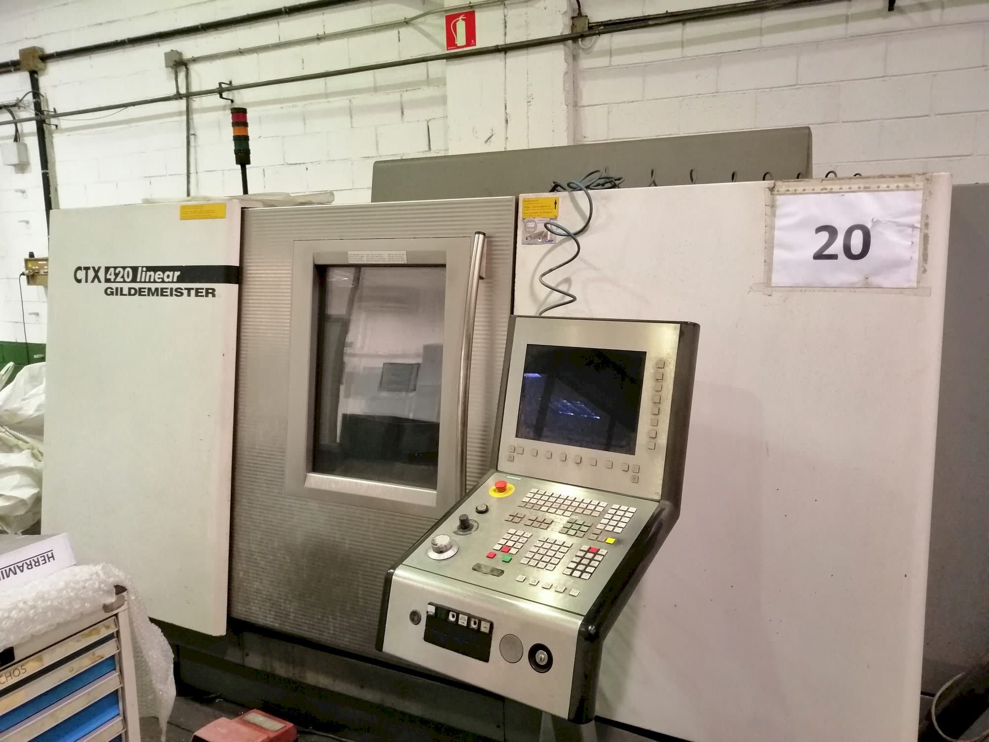 Čelní pohled  na Gildemeister CTX 400  stroj