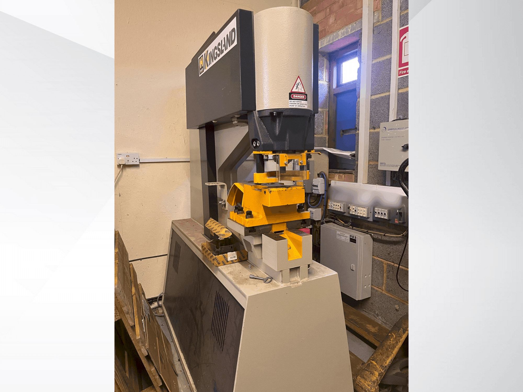 Čelní pohled  na HACO Kingsland 60p  stroj