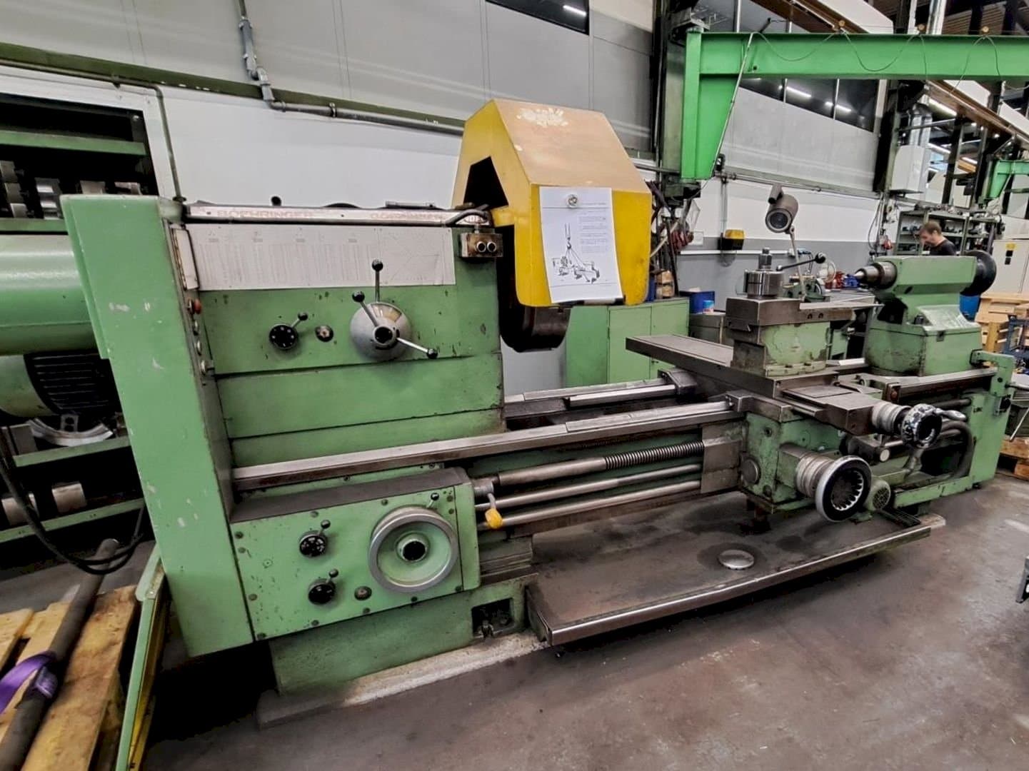 Čelní pohled  na BOEHRINGER VDF V 800  stroj