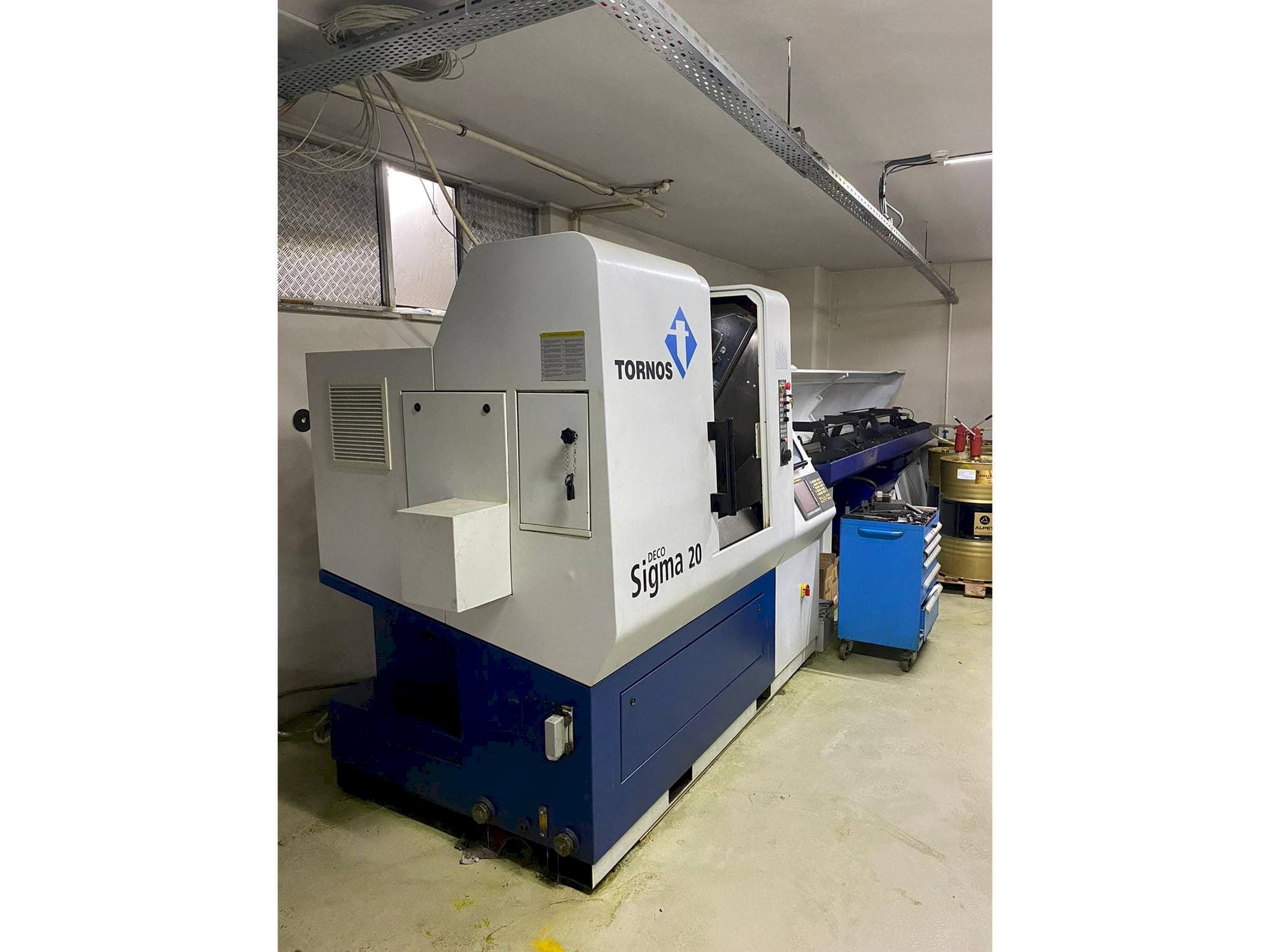 Levý boční pohled  na Tornos Delta Sigma 20  stroj