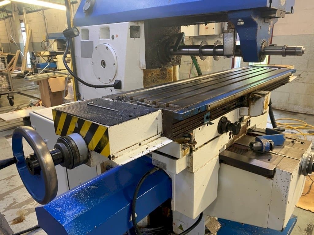 Čelní pohled  na TOS Olomouc FGU 32  stroj