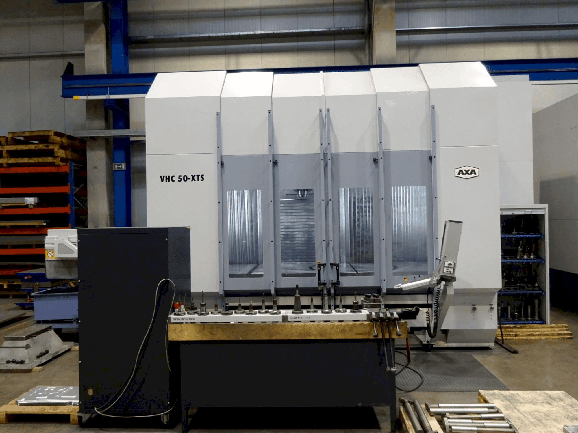 Čelní pohled  na AXA VHC 50-XTS  stroj