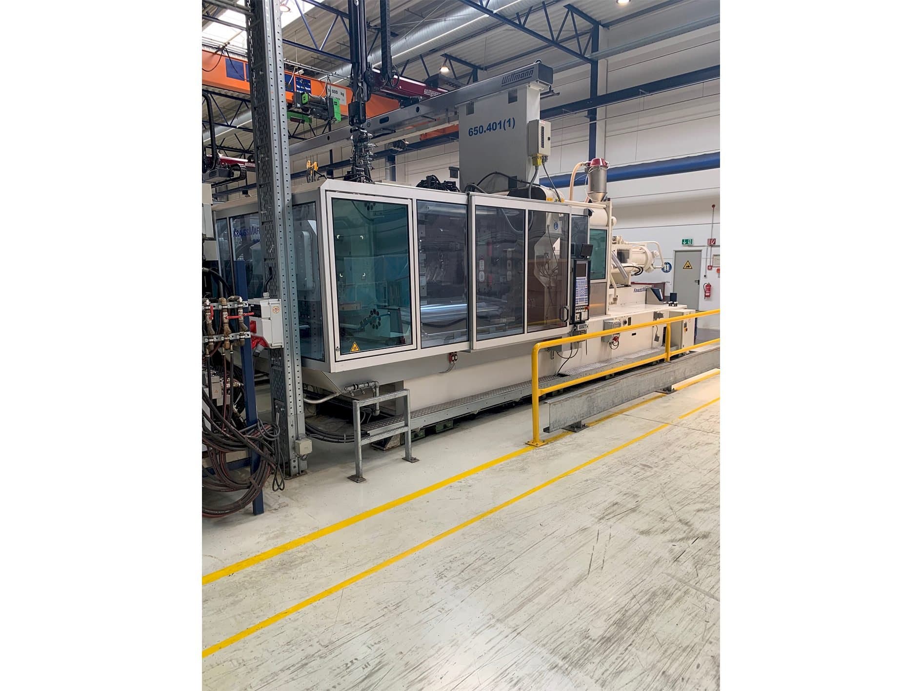 Čelní pohled  na Krauss Maffei 650-2700-520 CL  stroj