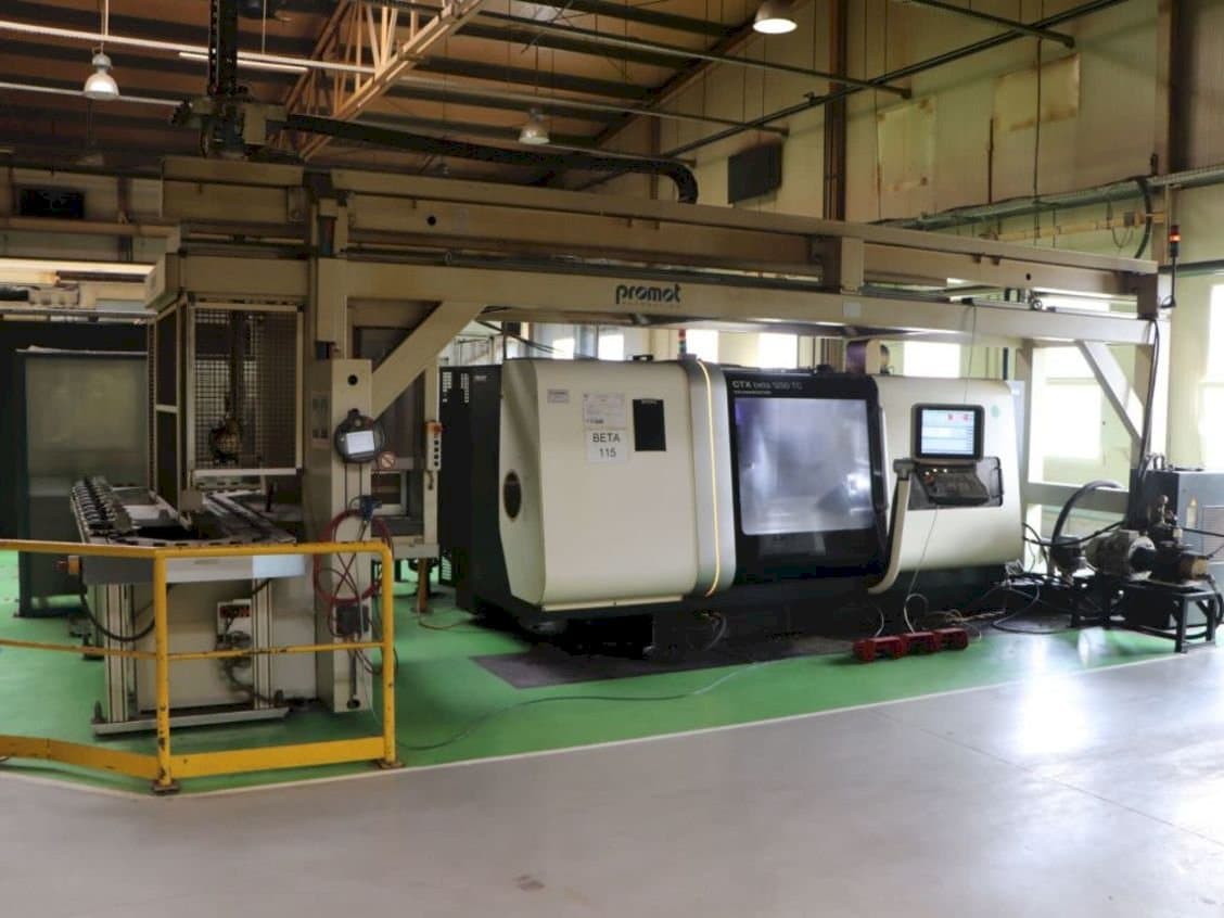 Čelní pohled  na DMG CTX Beta 1250 TC  stroj