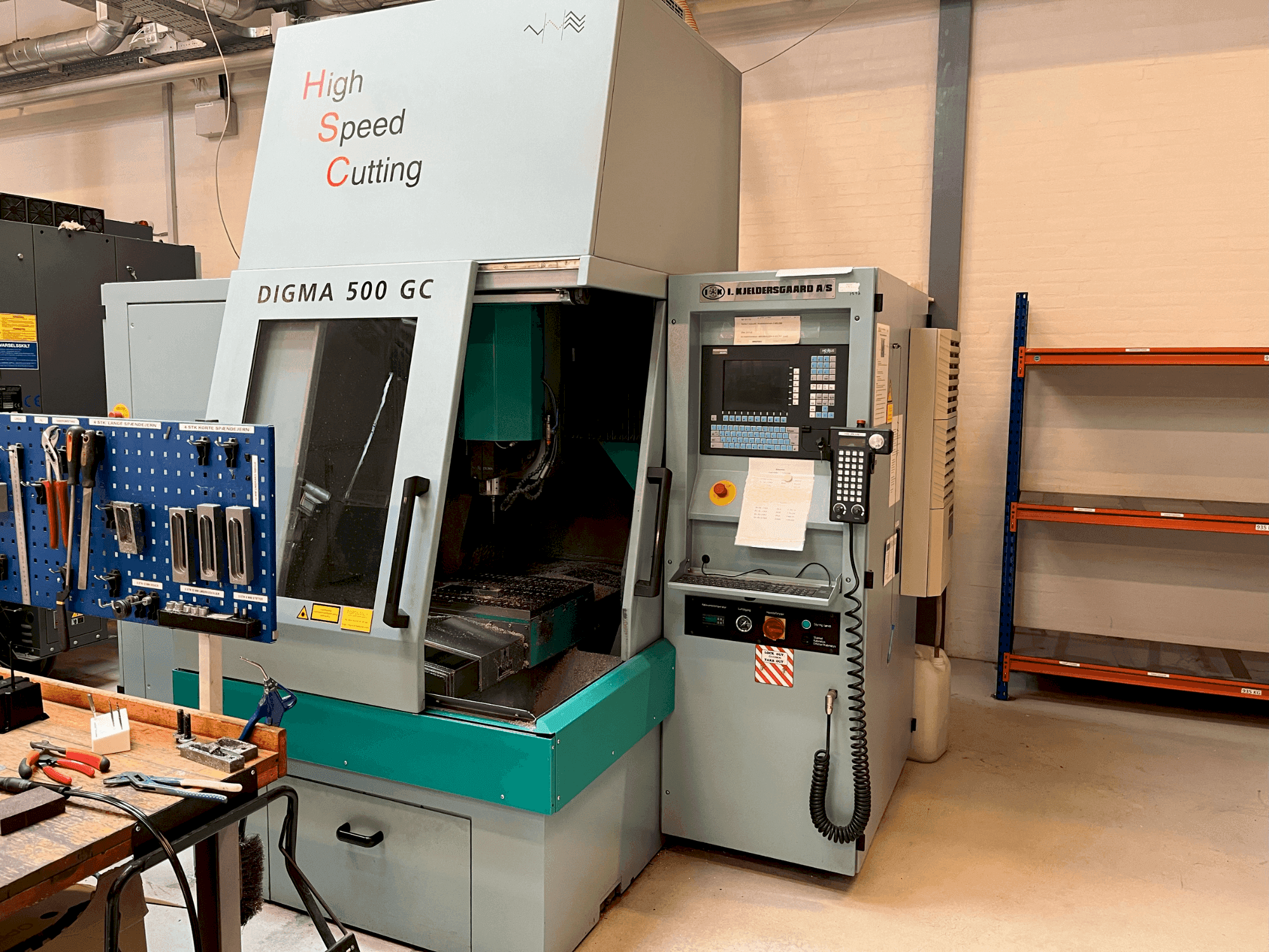 Čelní pohled  na DIGMA 500 GC  stroj