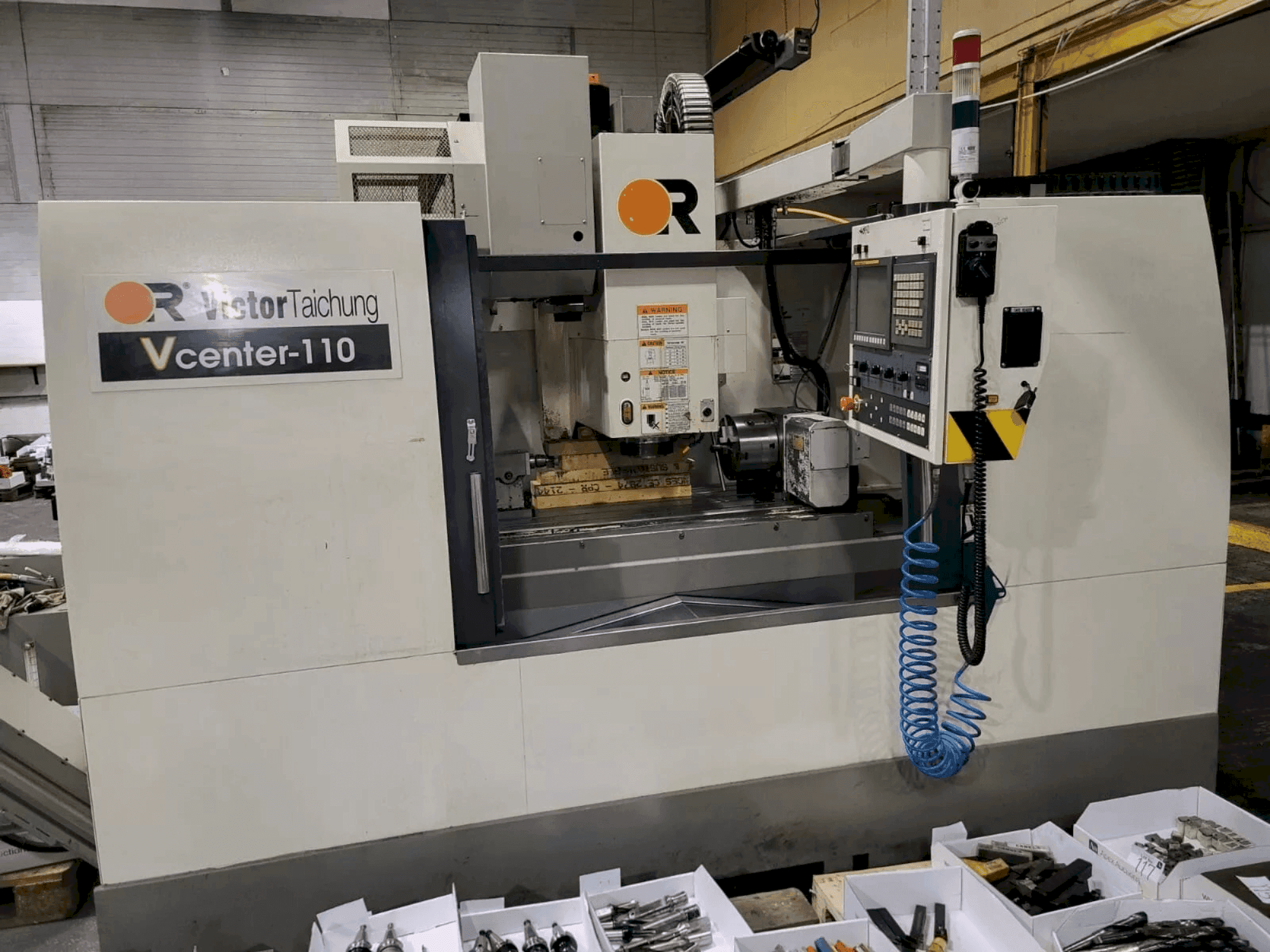 Čelní pohled  na Victor V center - 110  stroj