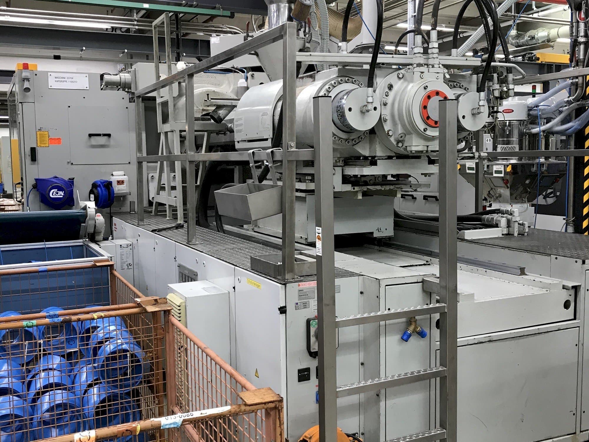 Čelní pohled  na ENGEL ES 3550/550 EC 100  stroj