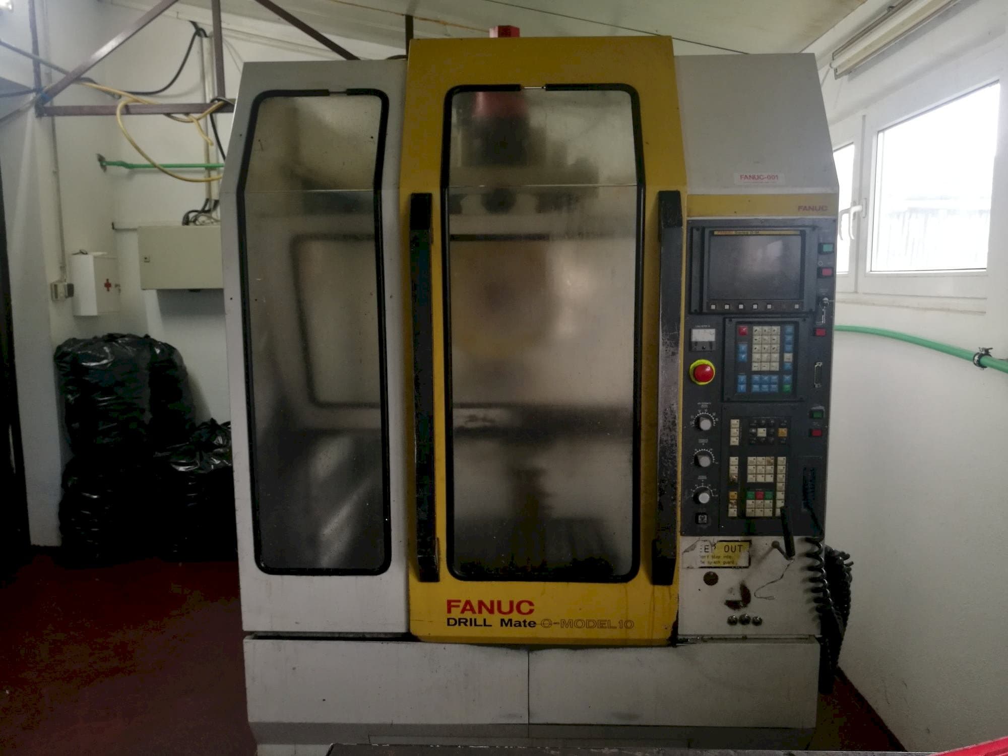 Čelní pohled  na FANUC DRILL MATE C-MODEL 10  stroj