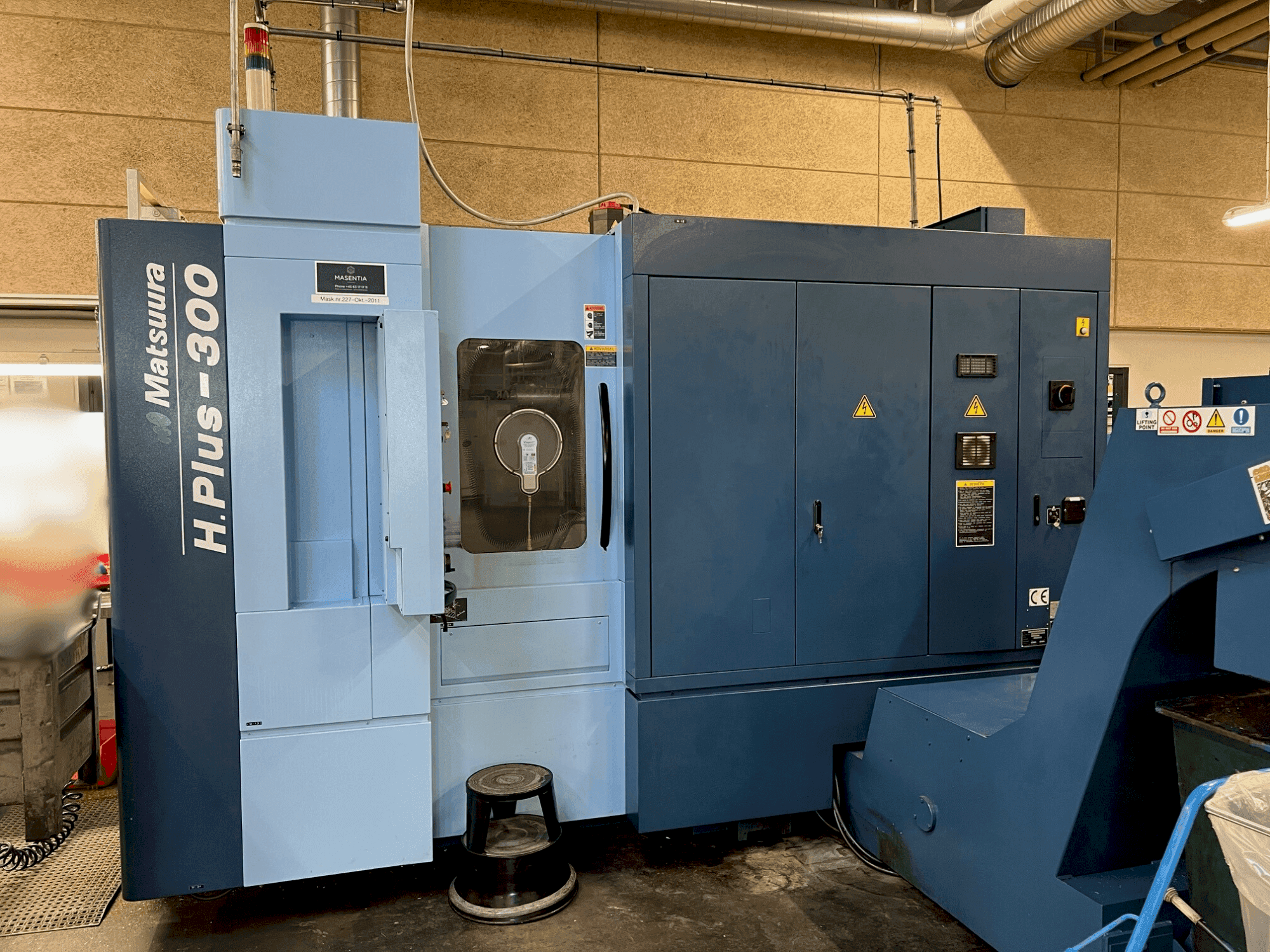 Čelní pohled  na Matsuura H.PLUS-300  stroj