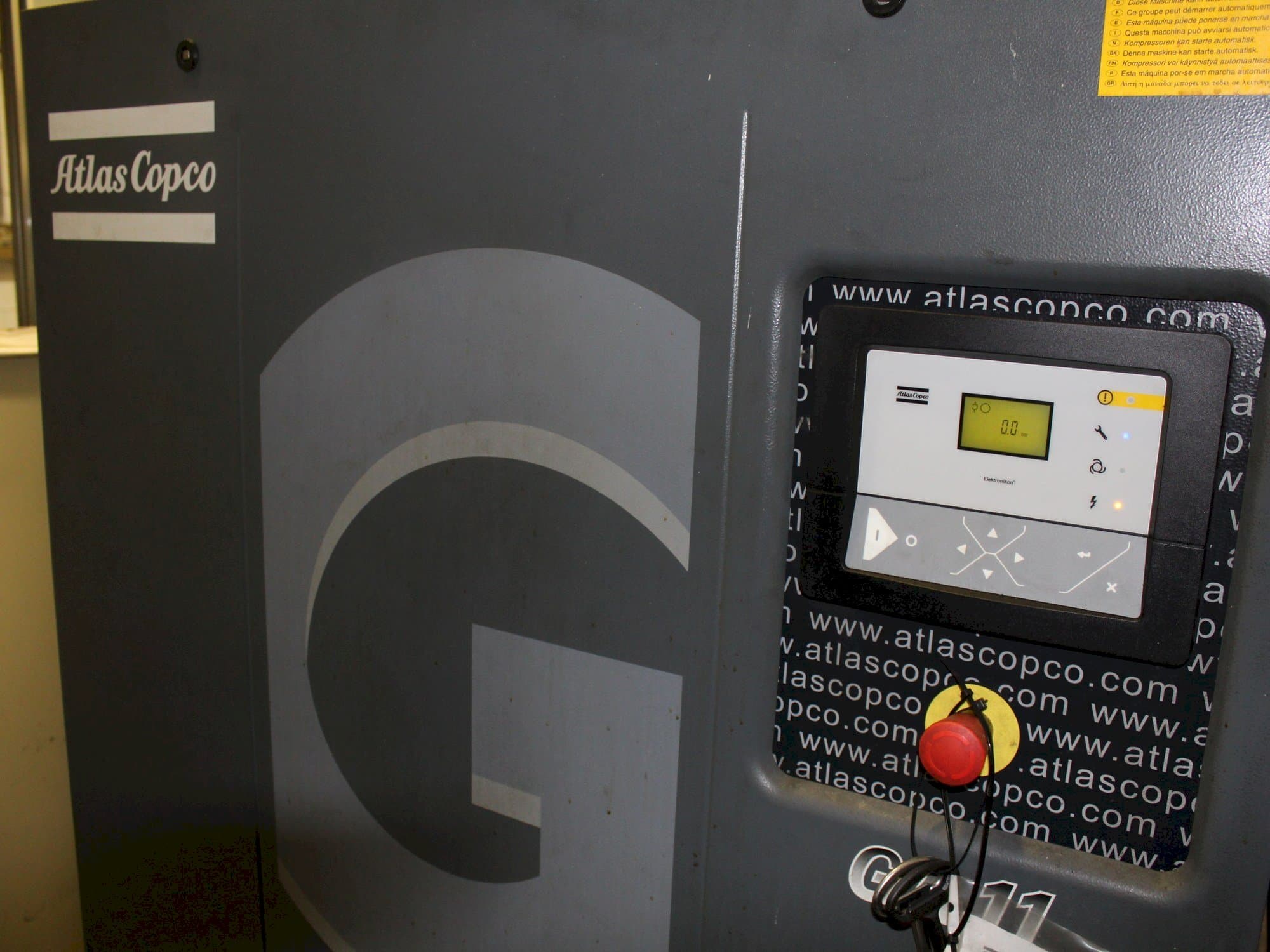 Čelní pohled  na Atlas Copco GA11  stroj