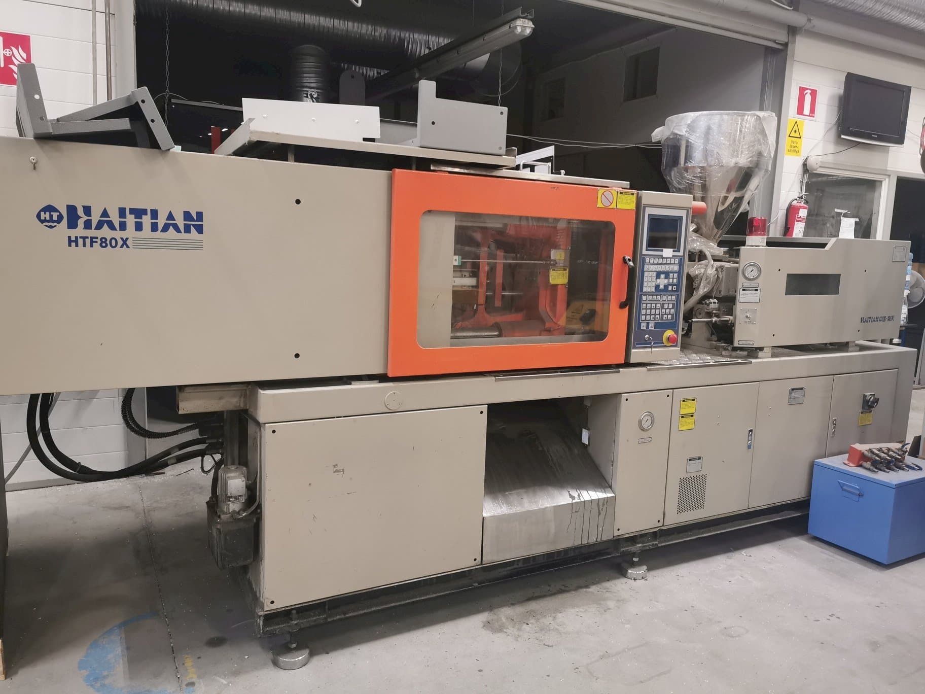 Čelní pohled  na HAITIAN HTF80XA  stroj