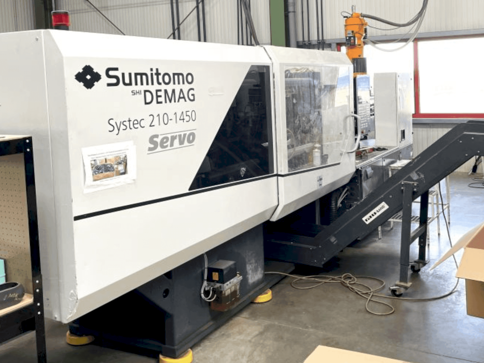 Čelní pohled  na DEMAG System 210-1450  stroj