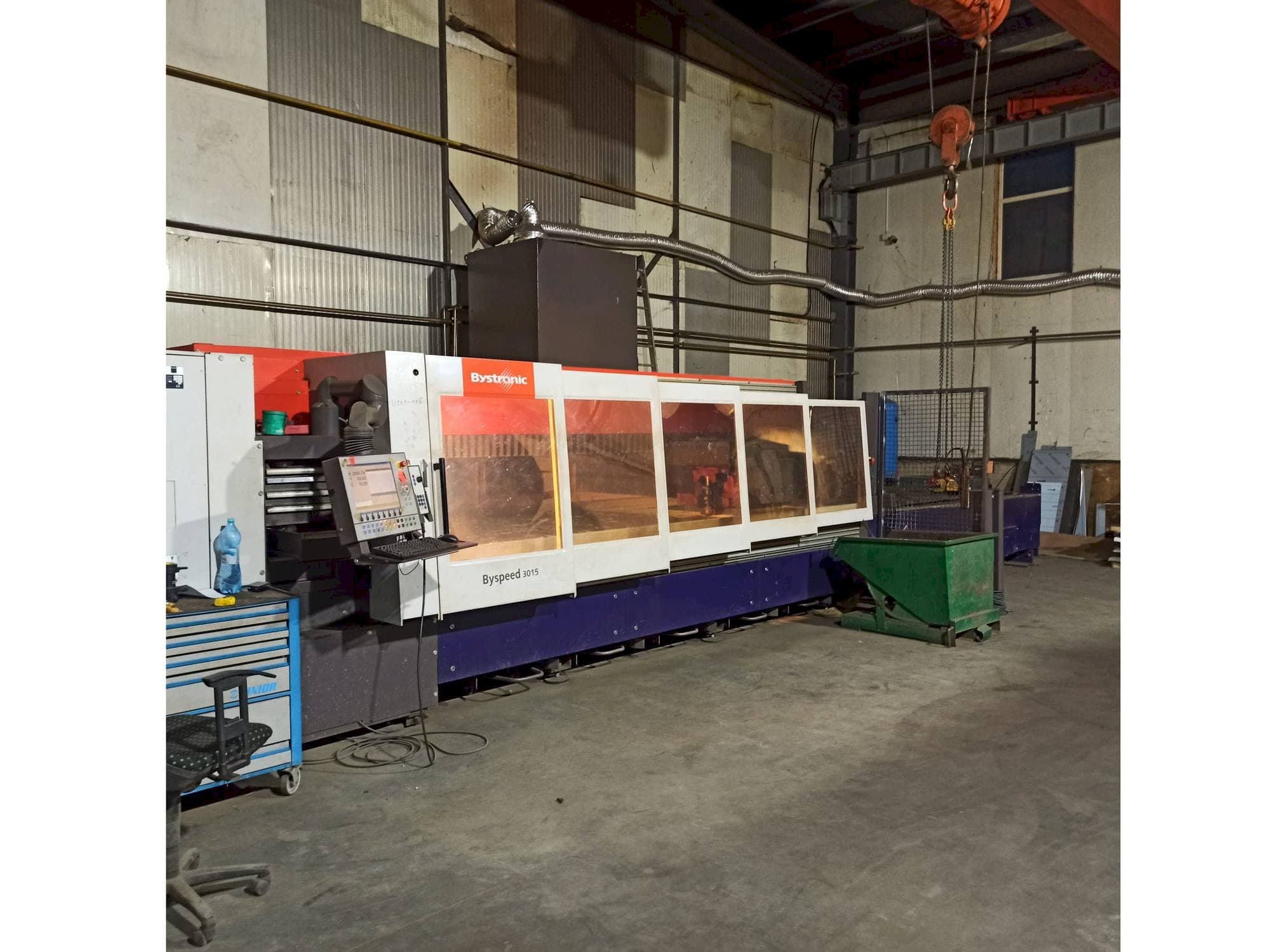 Čelní pohled  na Bystronic BySpeed 3015  stroj