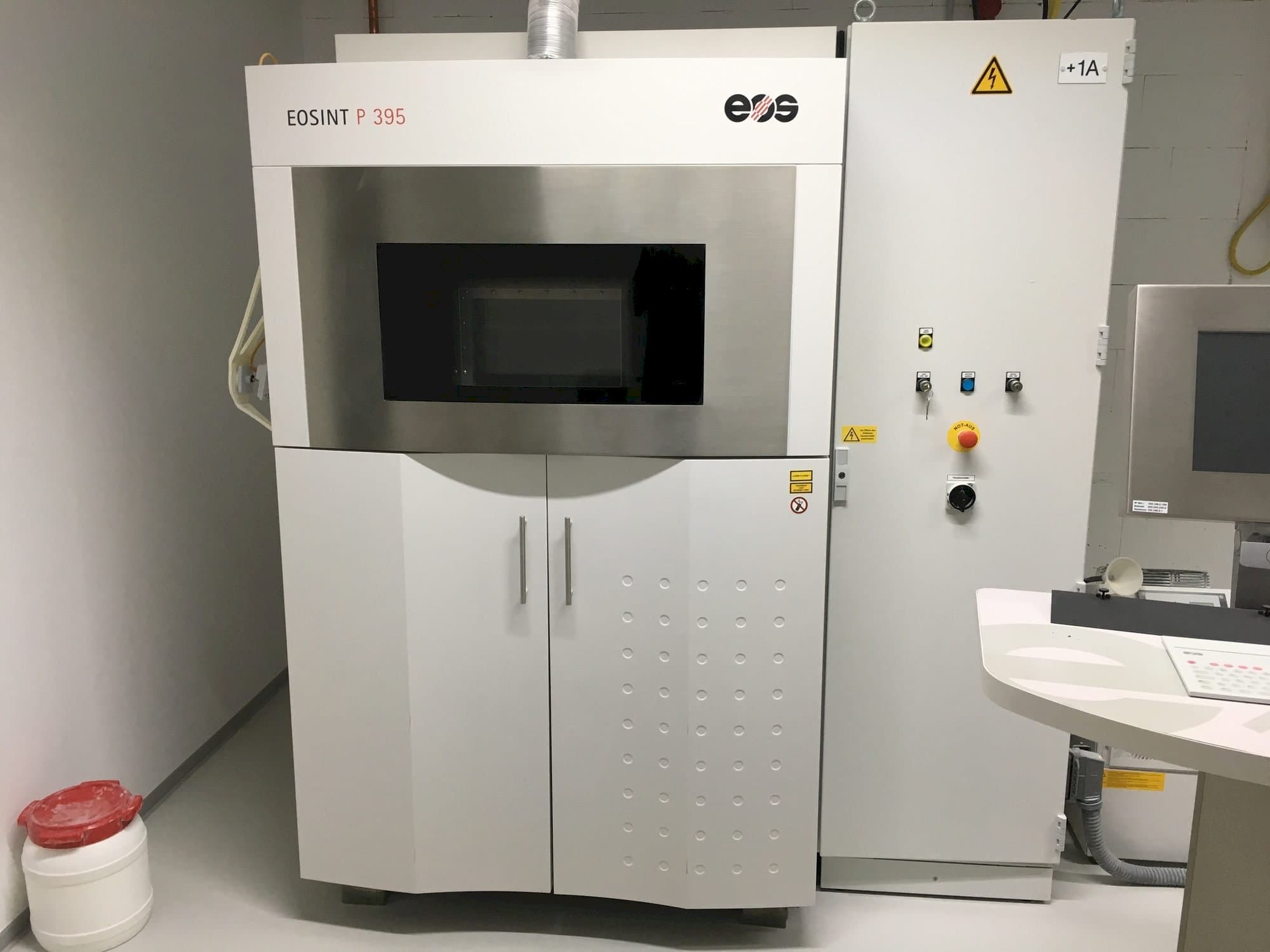 Čelní pohled  na EOS EOSINT P 395  stroj