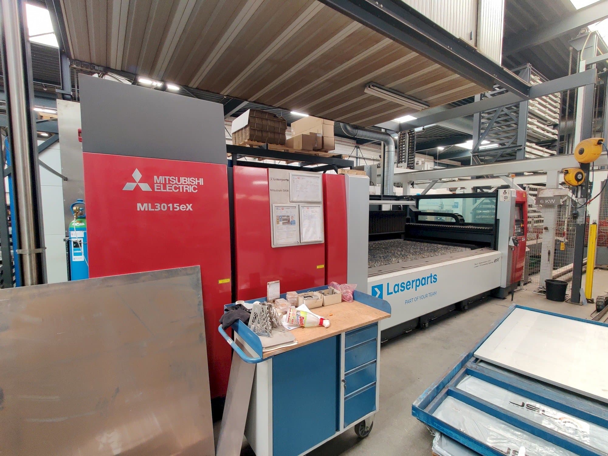 Levý pohled  na Mitsubishi ML3015eX(S2)-60XF  stroj