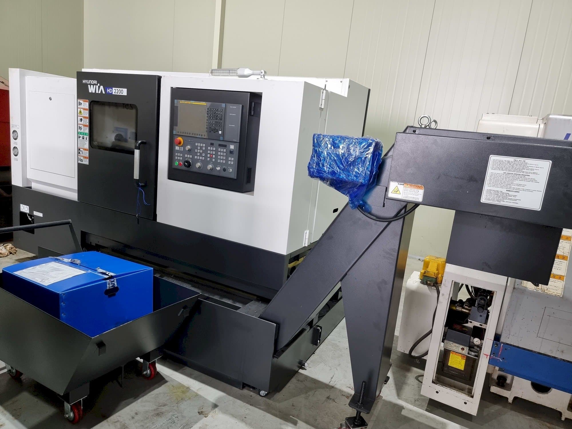 Čelní pohled  na Hyundai Wia HD2200  stroj