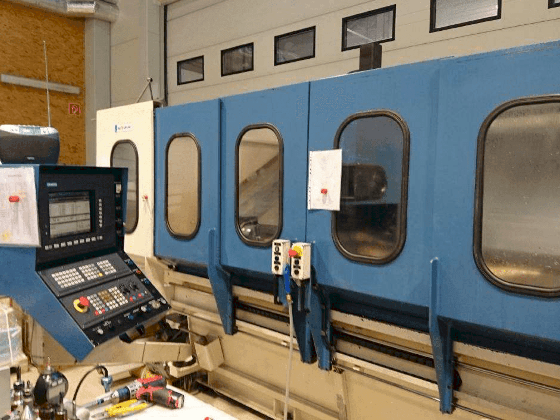 Čelní pohled  na AXA VSC 2-M  stroj