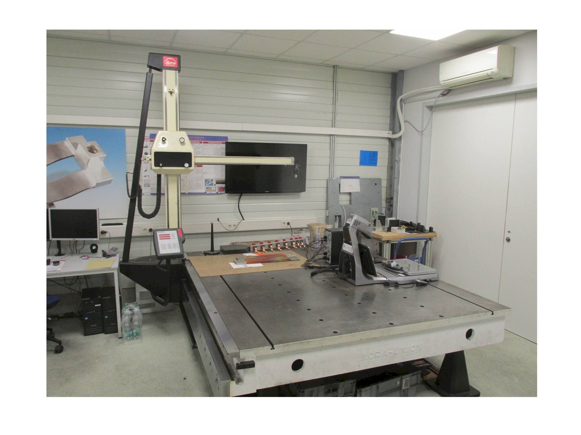 Čelní pohled  na Mora Console Version Assistant  stroj