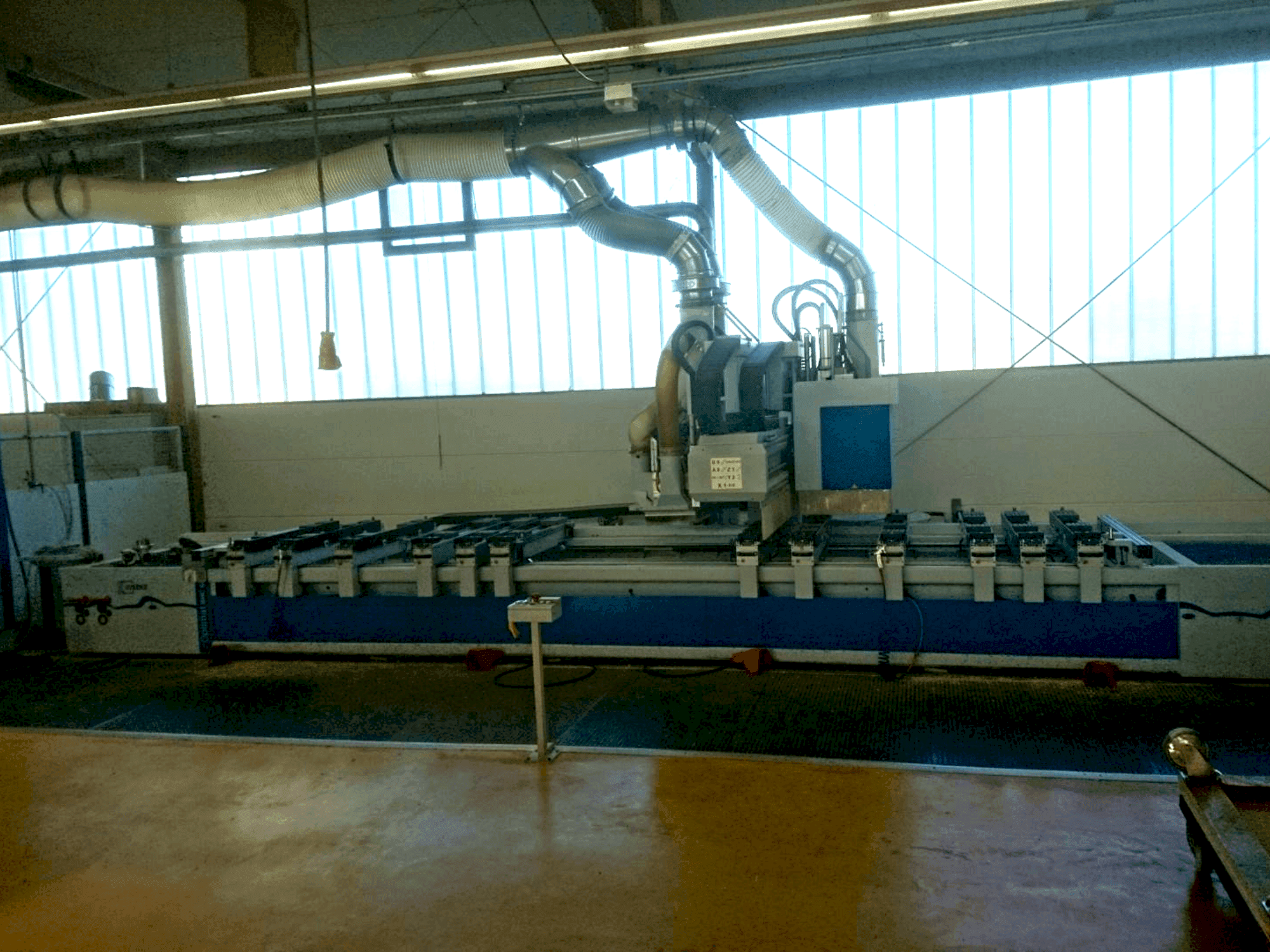 Čelní pohled  na Weeke Optimat BHC 655  stroj