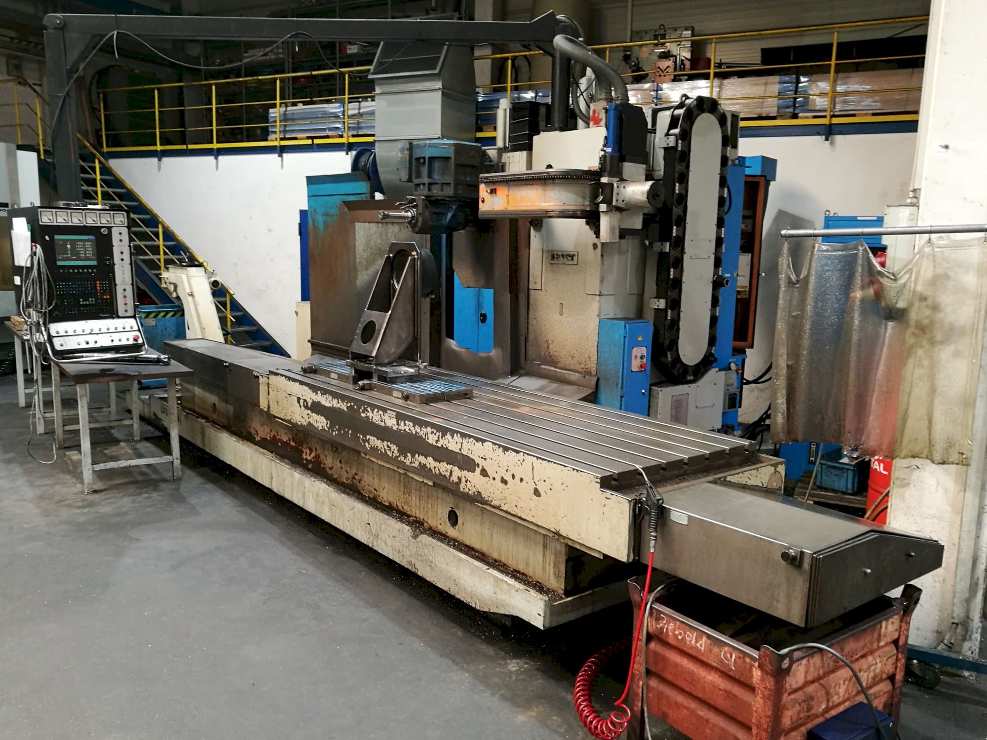 Pravý pohled  na Zayer LFU 3000 stroj