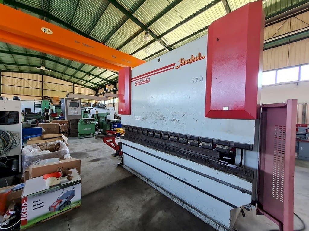 Čelní pohled  na Baykal APHS 3112 x 240  stroj