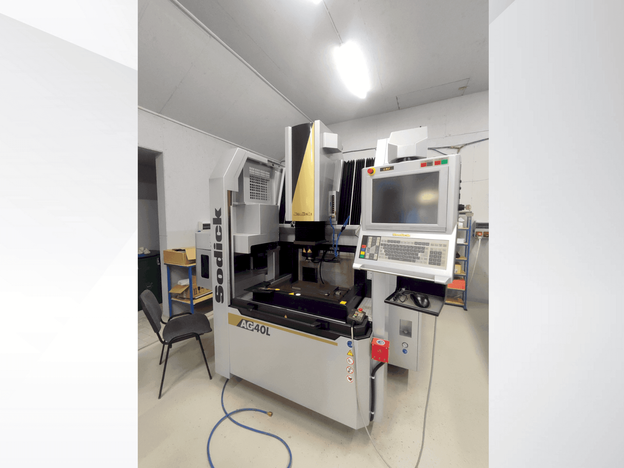 Čelní pohled  na Sodick AG40L  stroj