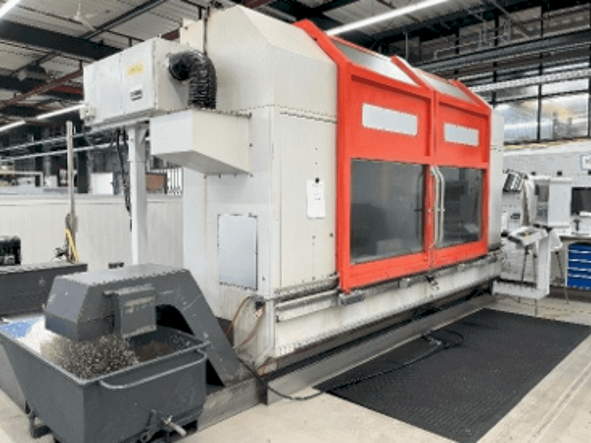 Čelní pohled  na Matec 30L  stroj