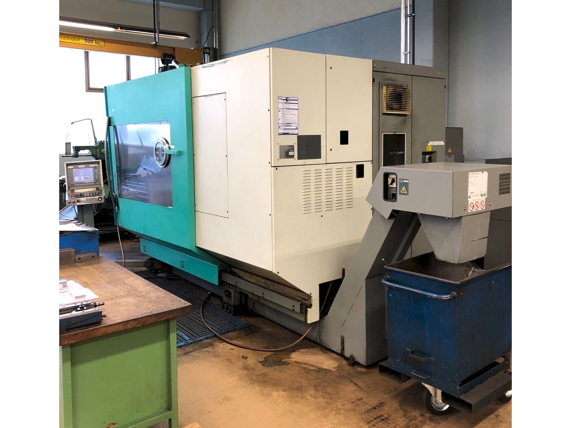 Čelní pohled  na DECKEL MAHO Dmu80p  stroj