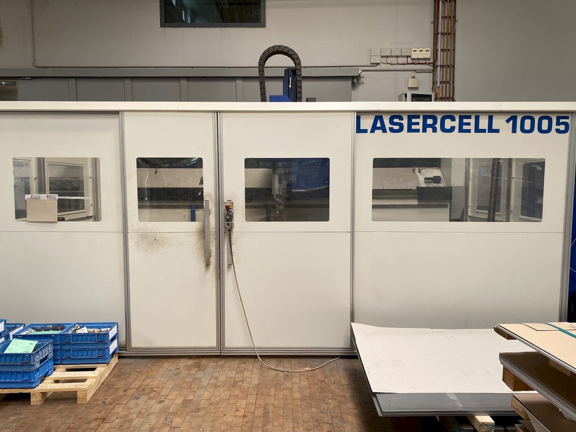 Čelní pohled  na Trumpf TLC 1005  stroj