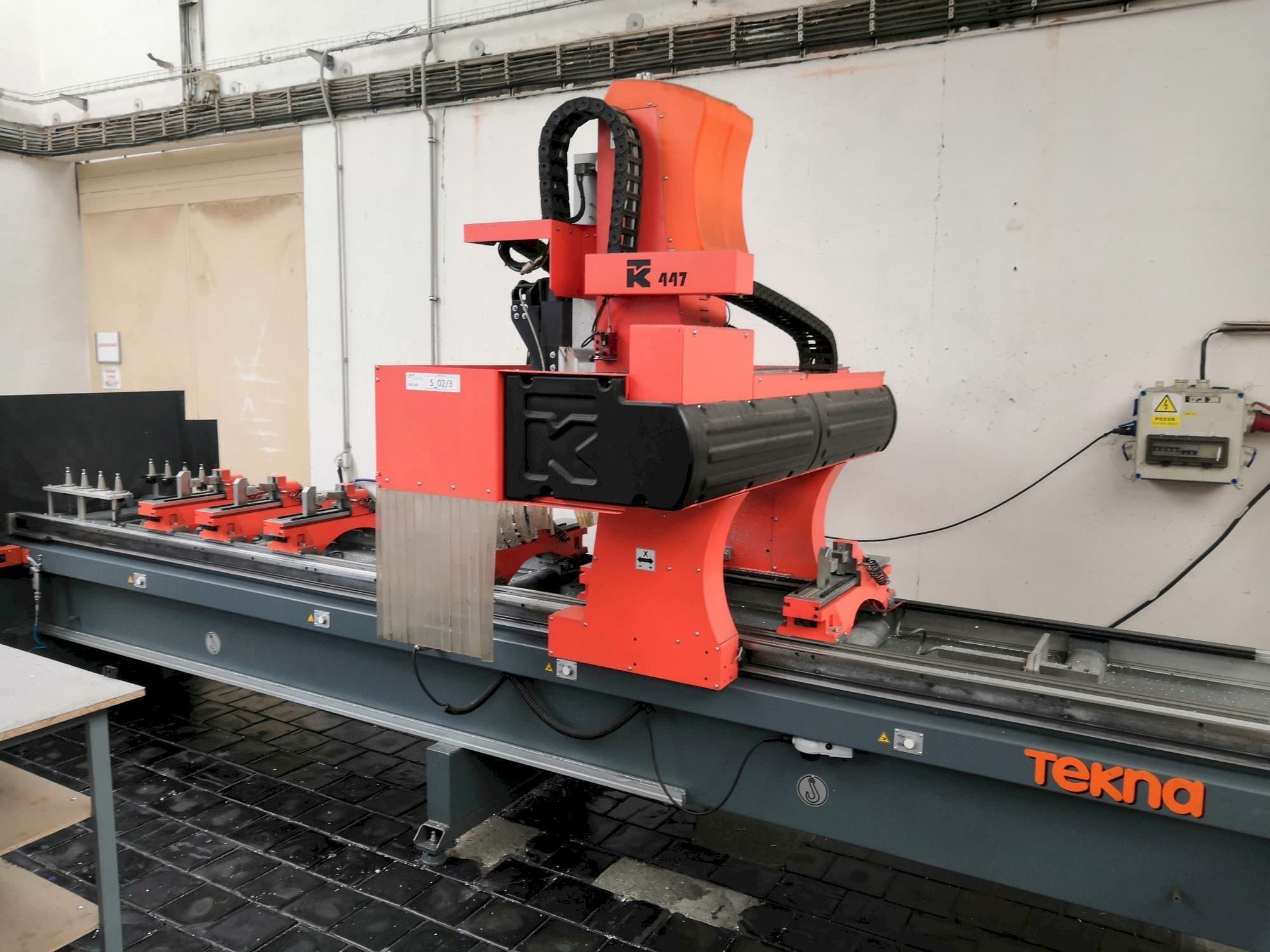 Čelní pohled  na Tekna TK447/4  stroj