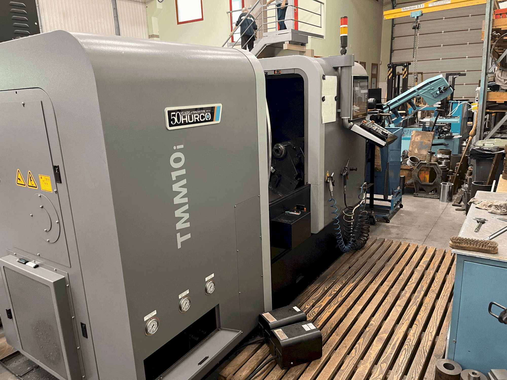 Čelní pohled  na Hurco TMM10i  stroj