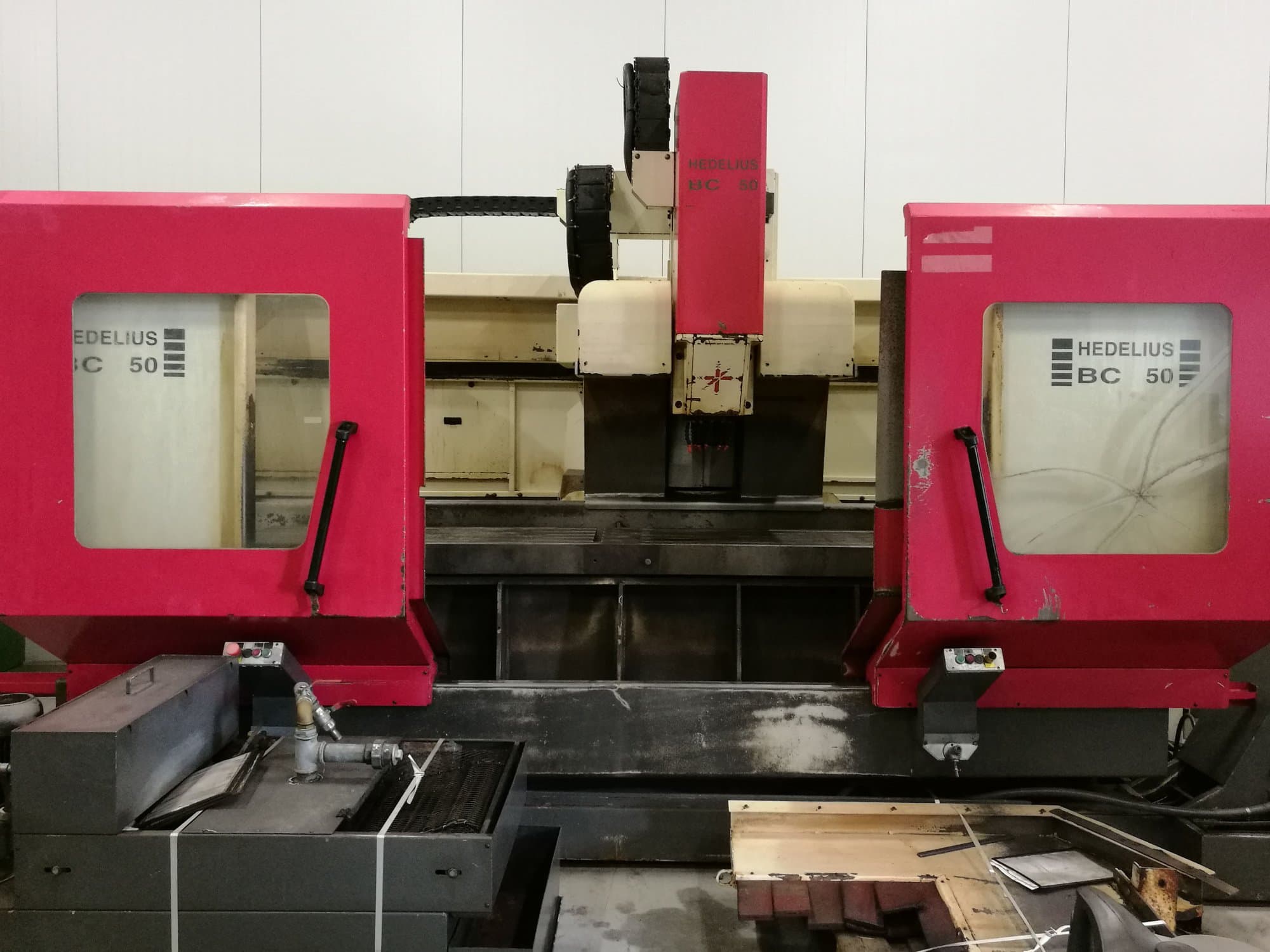 Čelní pohled  na HEDELIUS BC 50 stroj