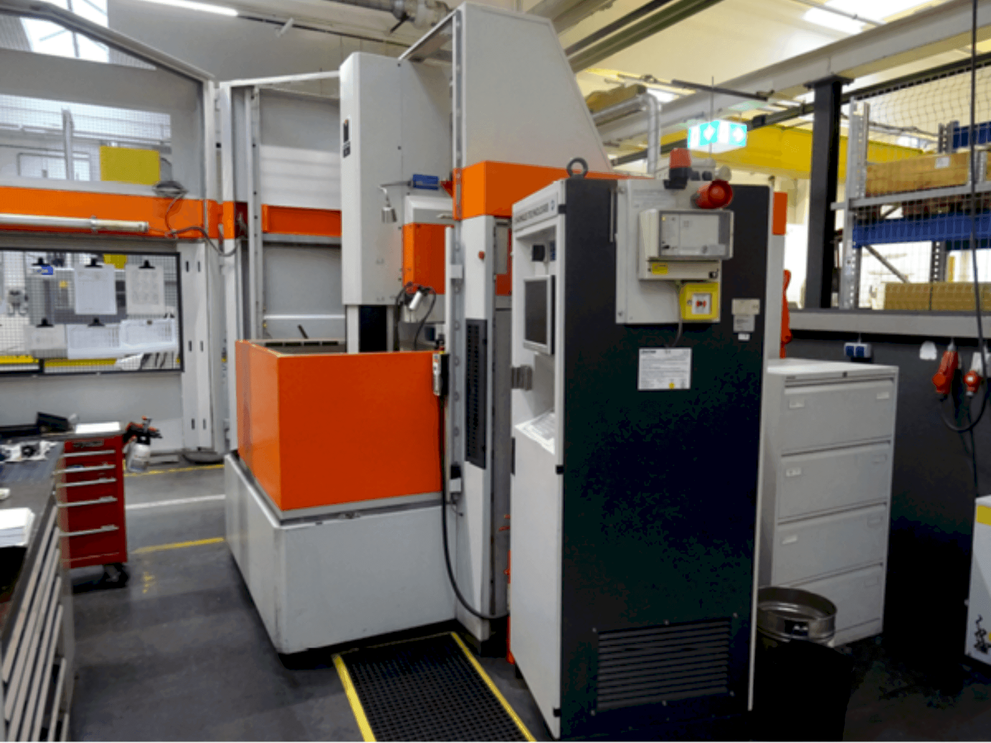 Čelní pohled  na CHARMILLES Roboform 41  stroj