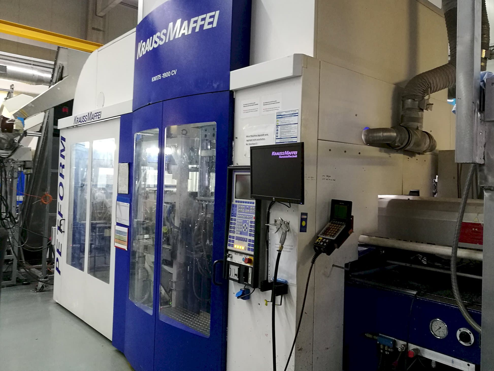 Pravý pohled  na Krauss Maffei 175-1900 CV stroj