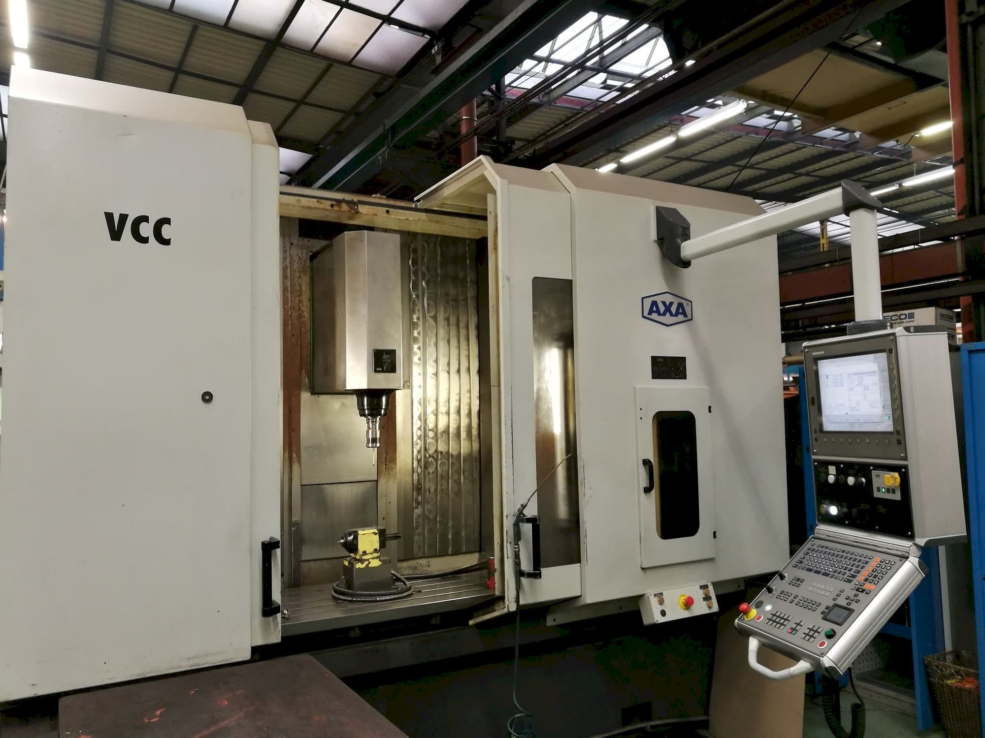 Čelní pohled  na AXA VCC 1200  stroj