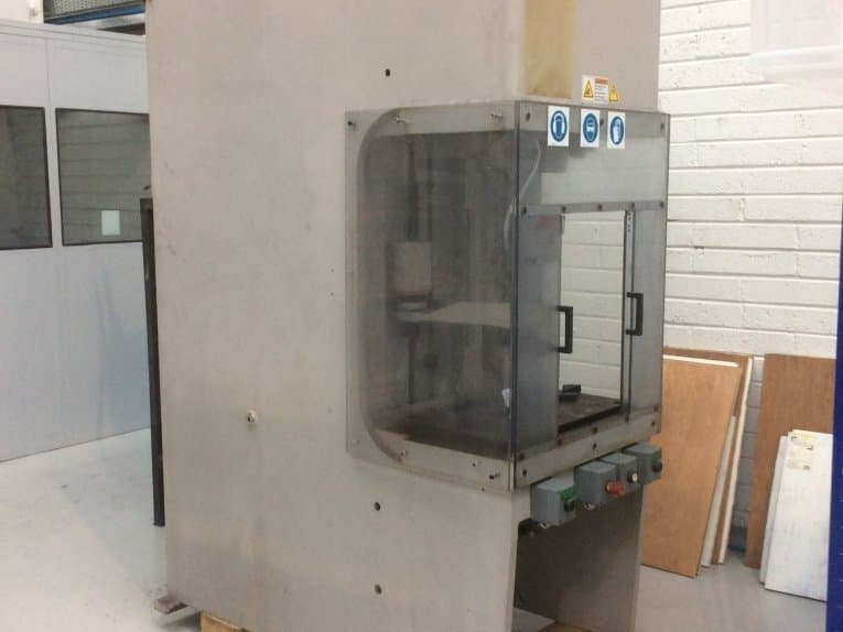 Čelní pohled  na ABEX Dension FN50-30H-0592E  stroj